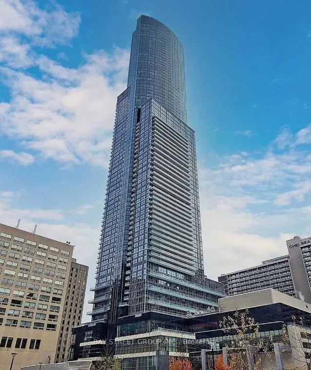 386 Yonge Street, #817
