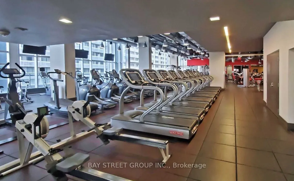 386 Yonge Street, #817