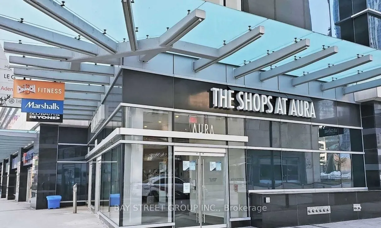 386 Yonge Street, #817