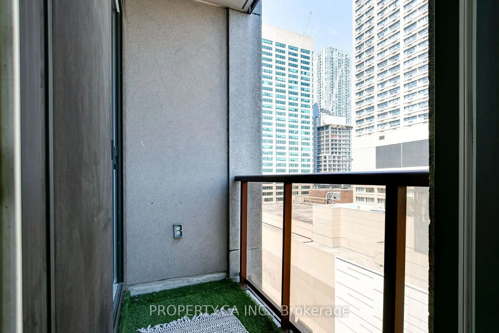 85 Bloor Street E, #1503