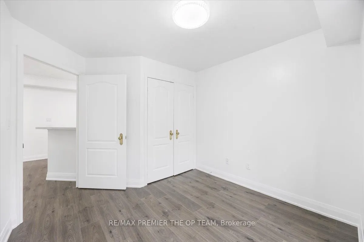 800 Spadina Road, #401