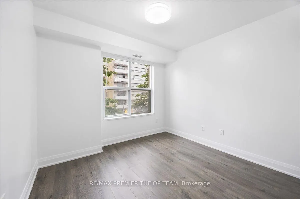 800 Spadina Road, #401