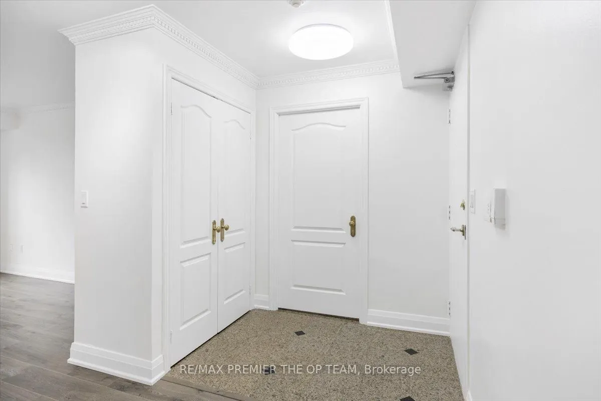 800 Spadina Road, #401