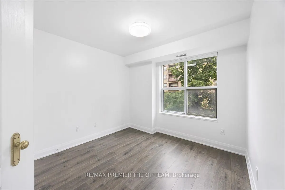 800 Spadina Road, #401