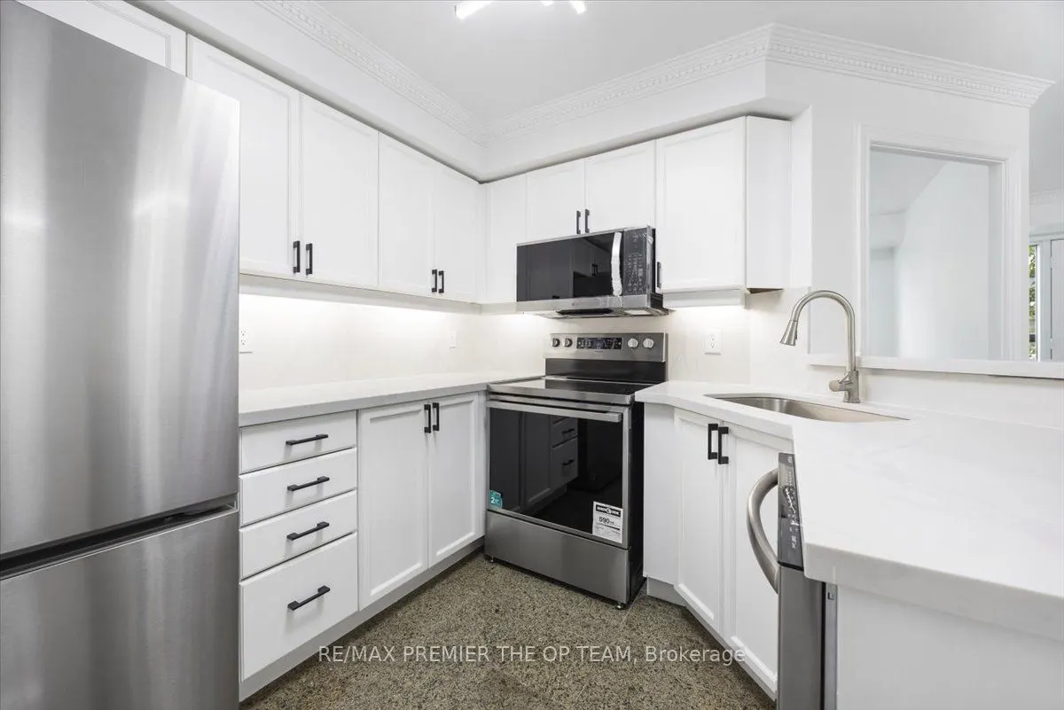 800 Spadina Road, #401