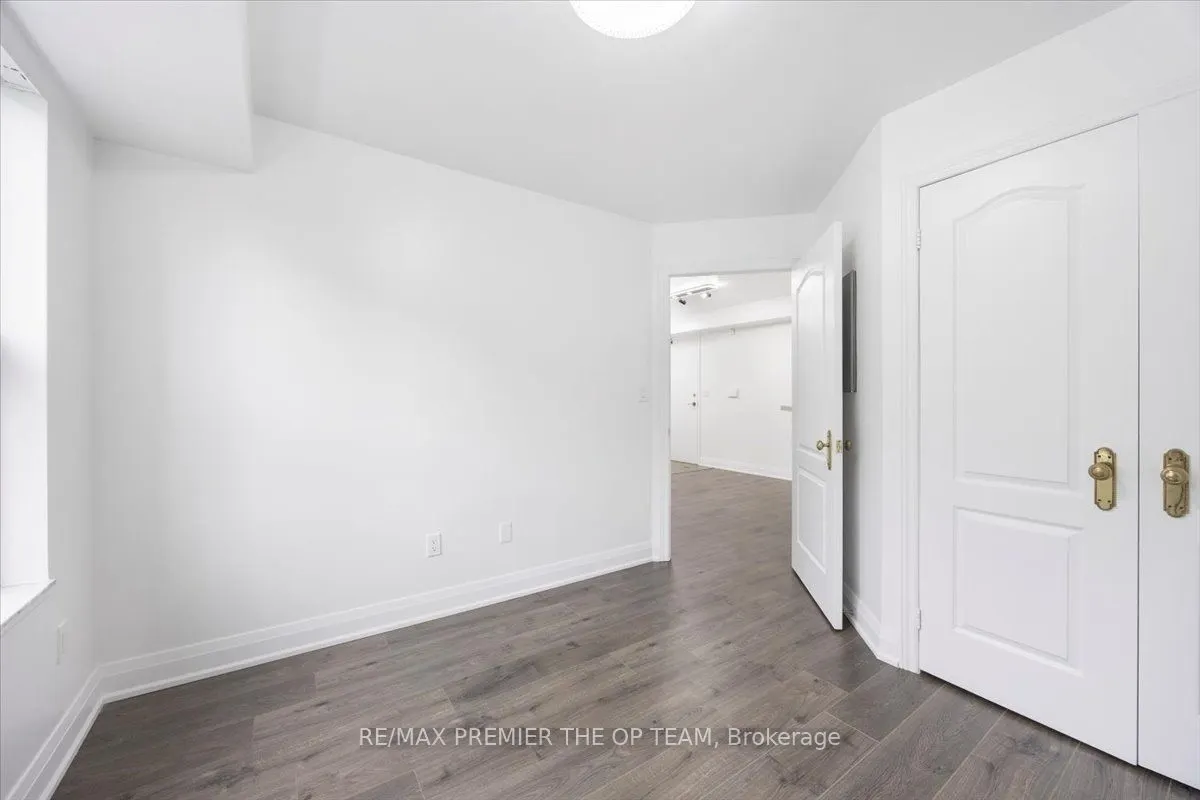 800 Spadina Road, #401
