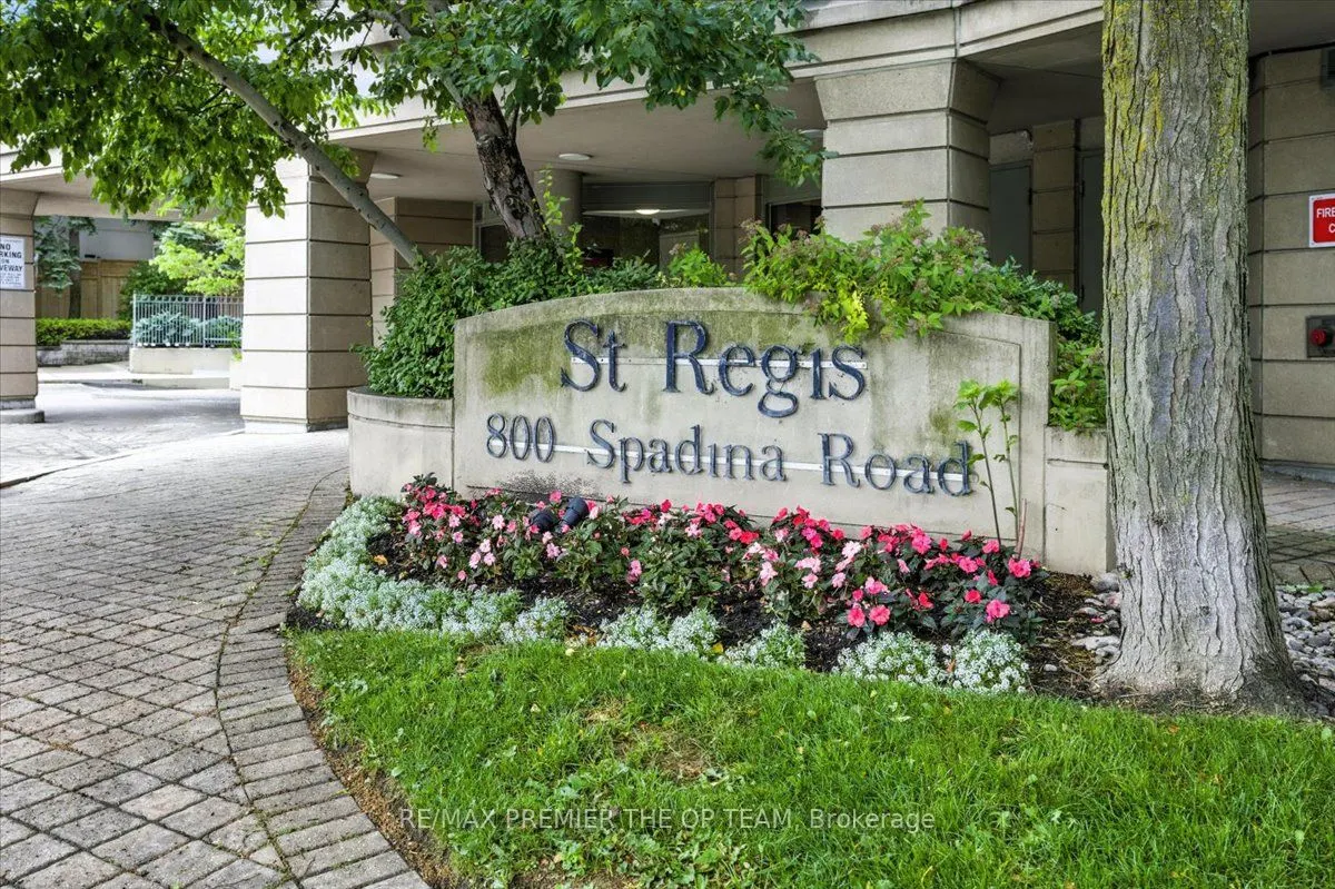 800 Spadina Road, #401