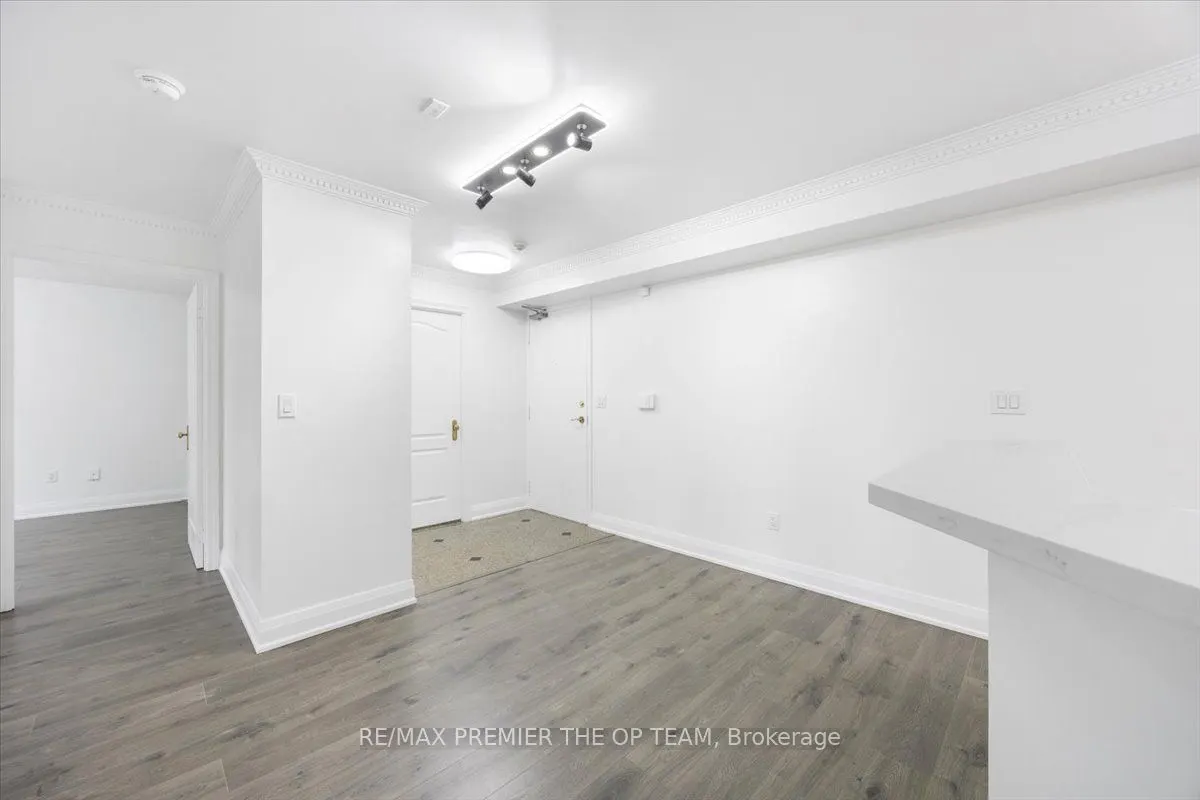 800 Spadina Road, #401