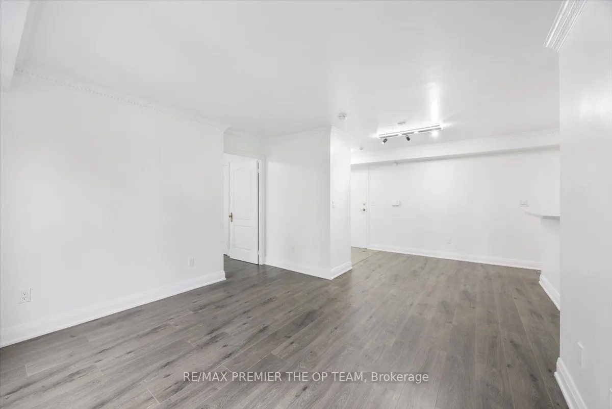 800 Spadina Road, #401