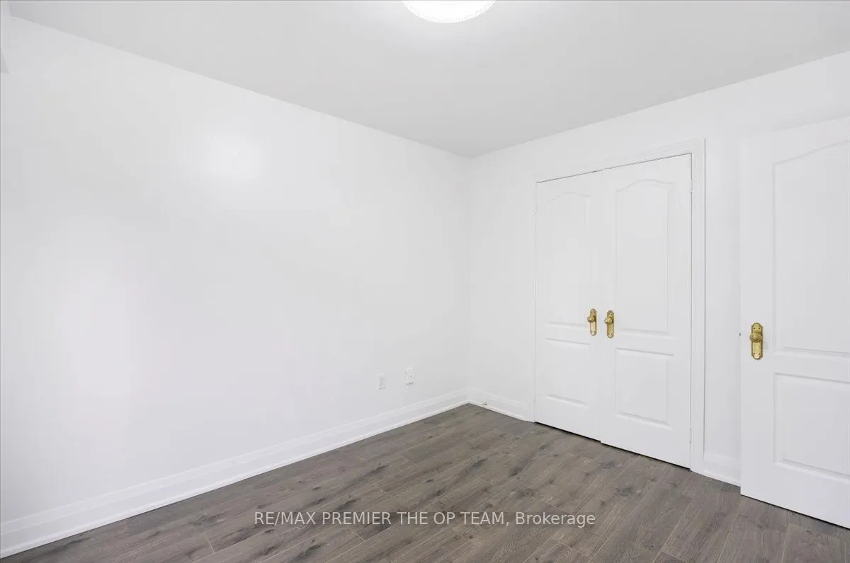 800 Spadina Road, #401