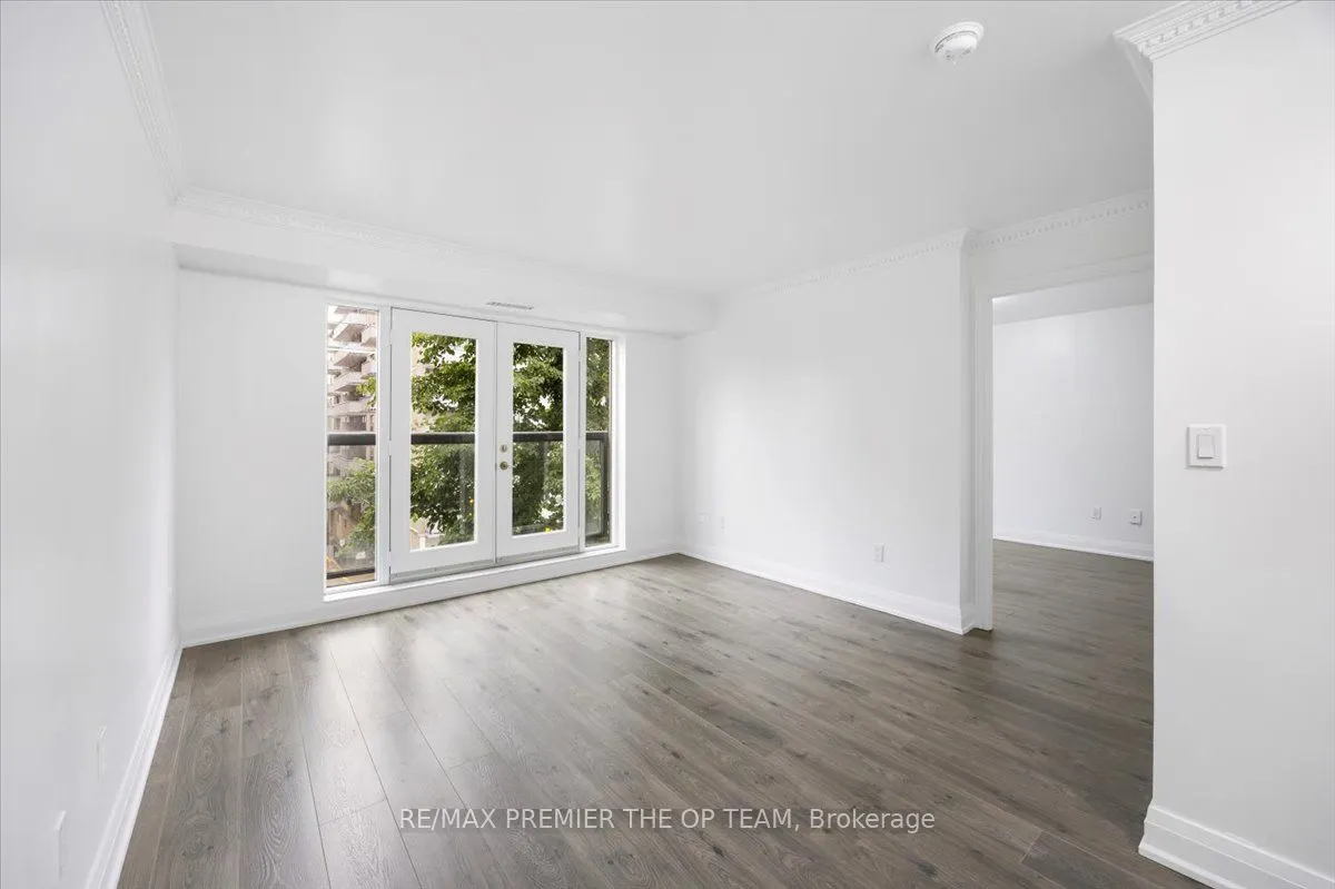 800 Spadina Road, #401