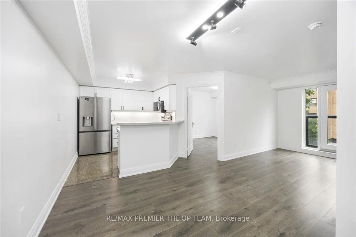 800 Spadina Road, #401