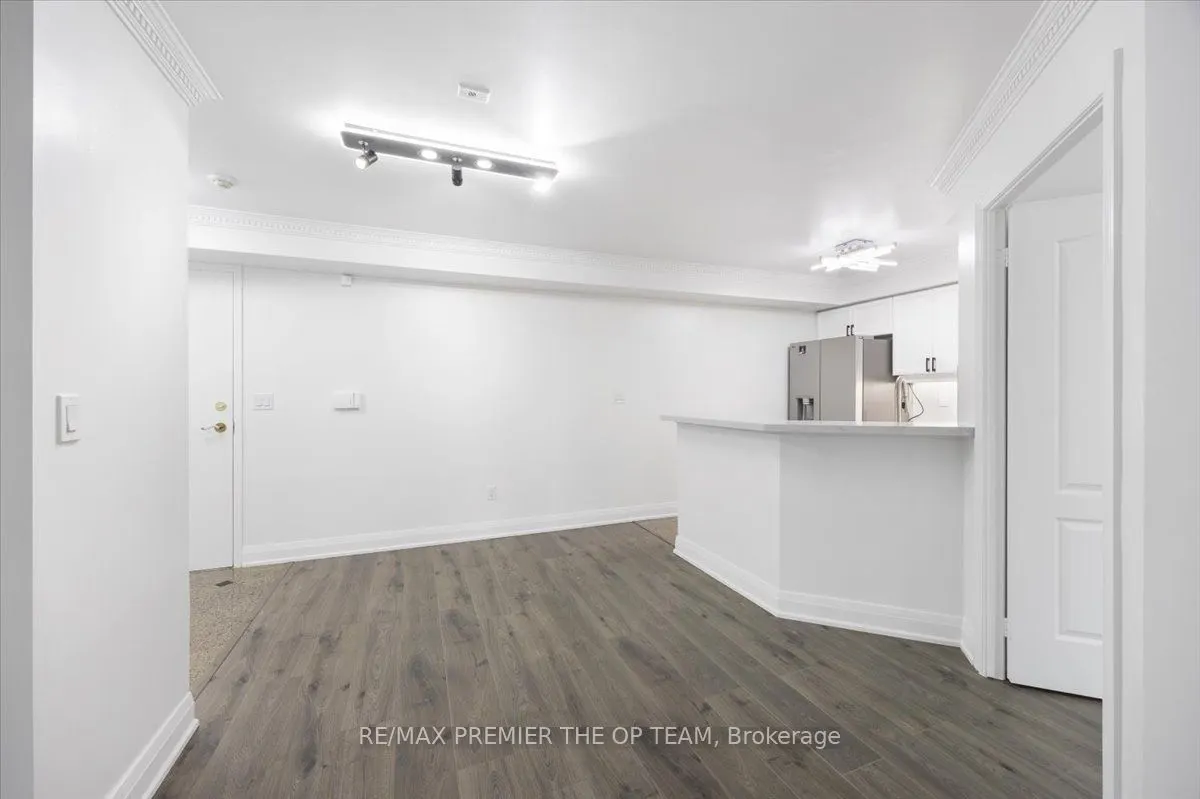 800 Spadina Road, #401