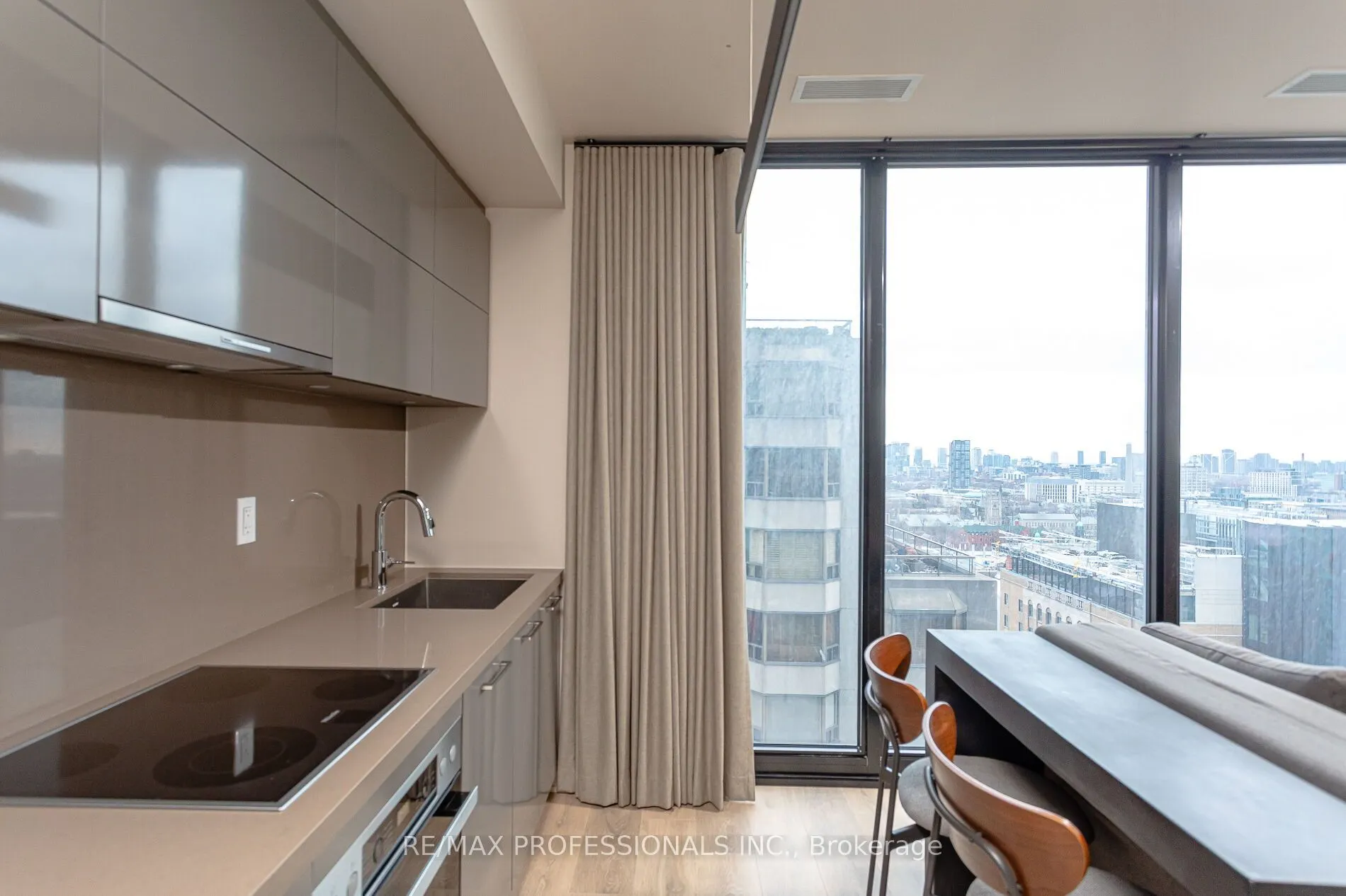 188 Cumberland Street, #2507 + Parking #59