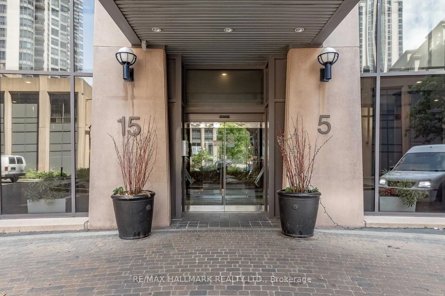 15 Northtown Way, #225