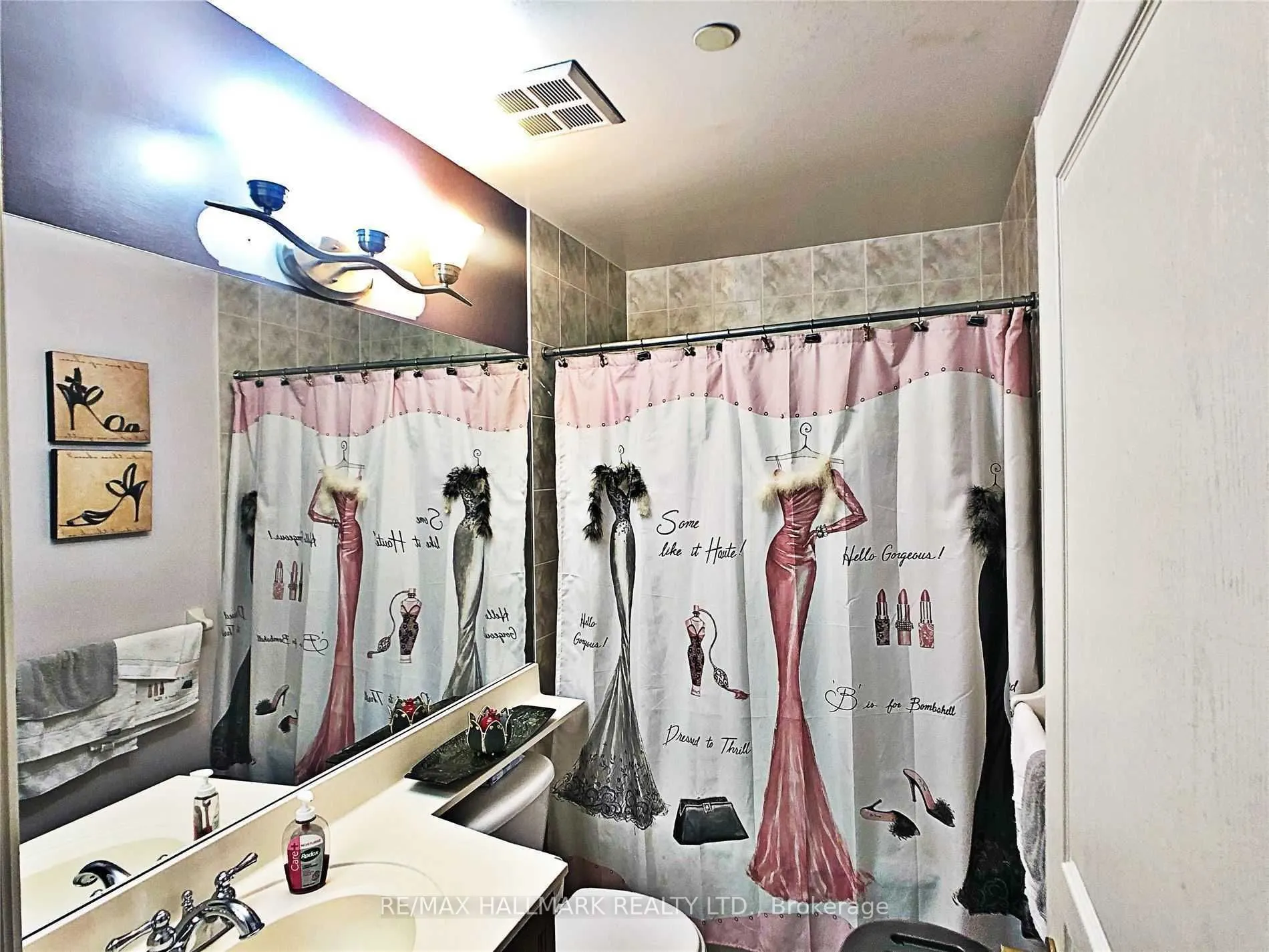 15 Northtown Way, #225