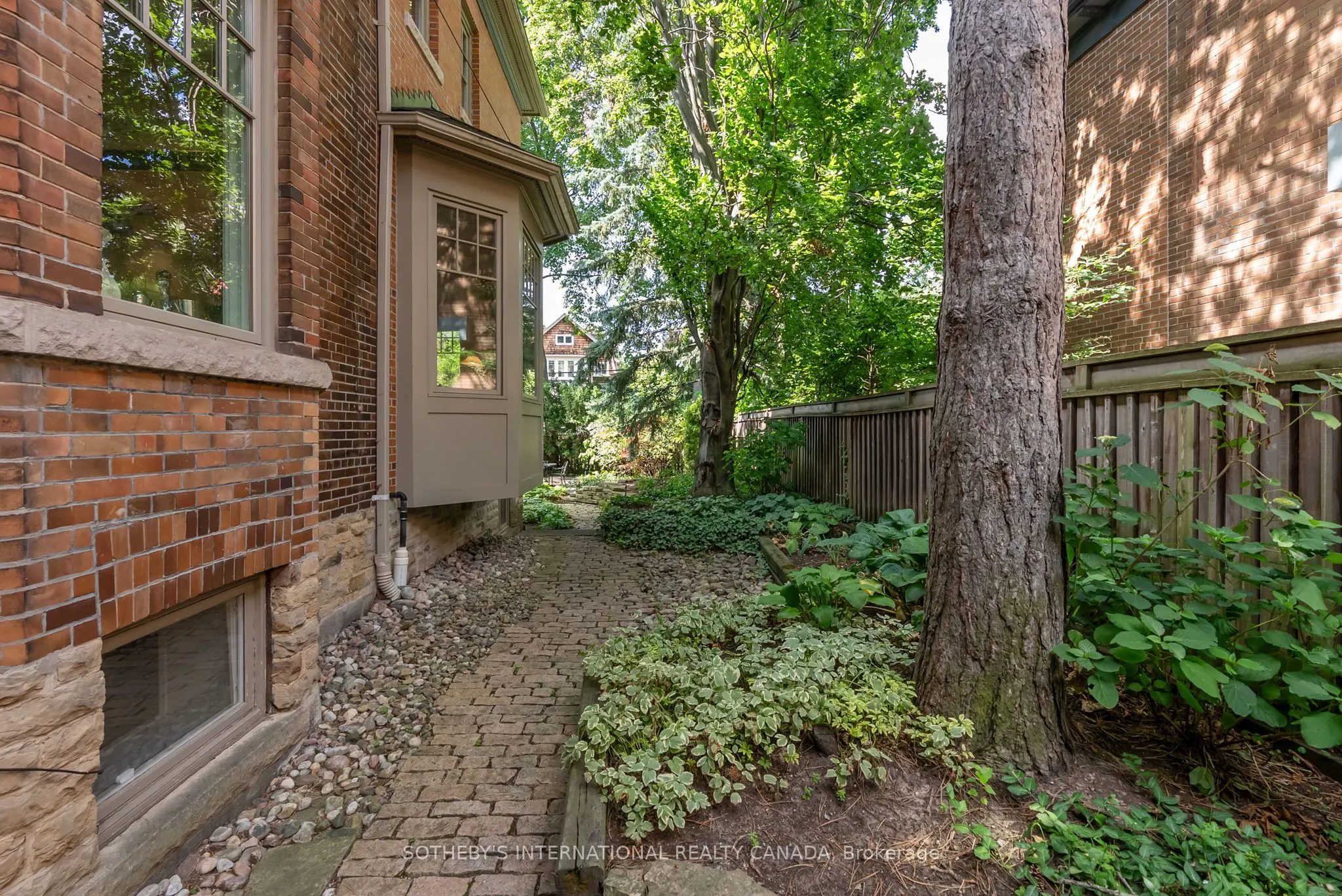 58 Lytton Boulevard