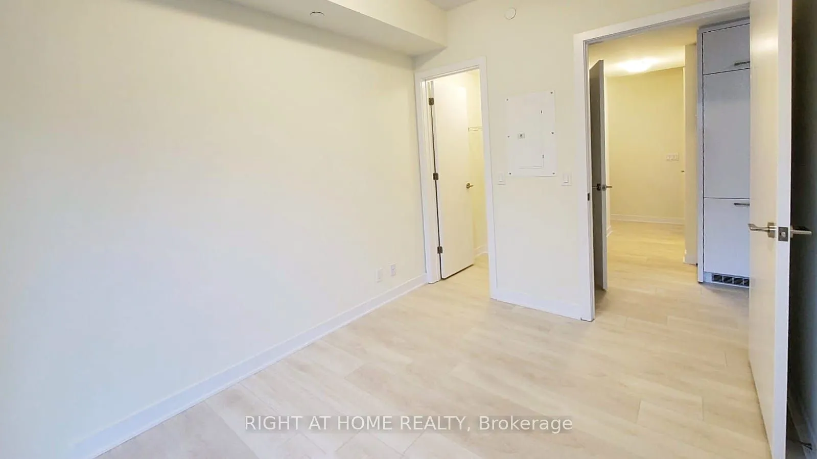 2221 Yonge Street, #902