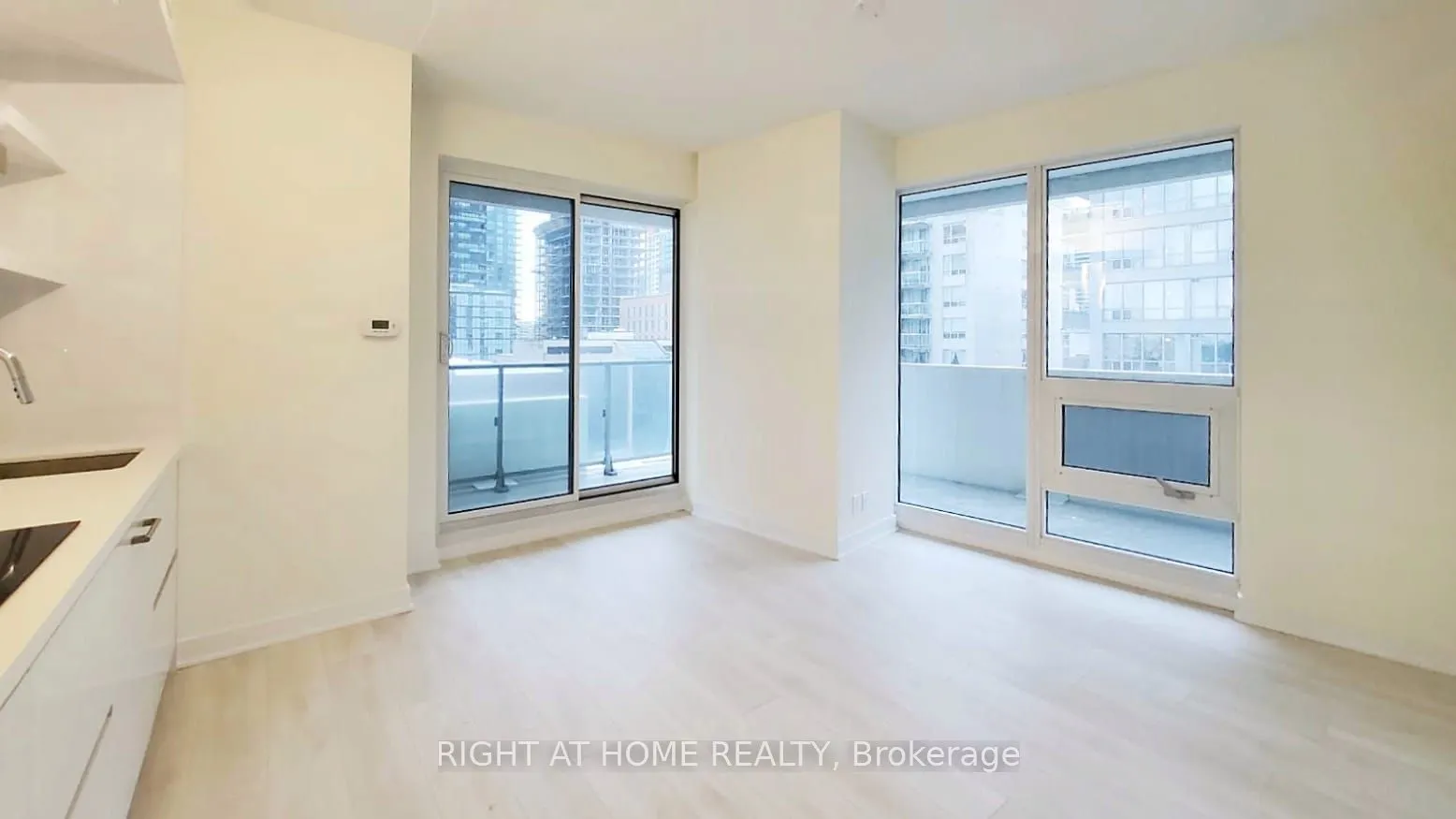 2221 Yonge Street, #902