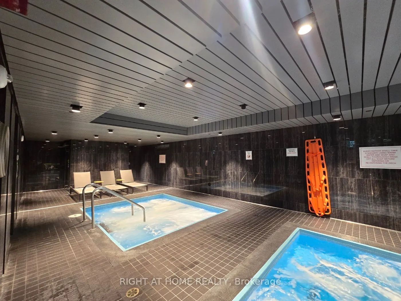 2221 Yonge Street, #902