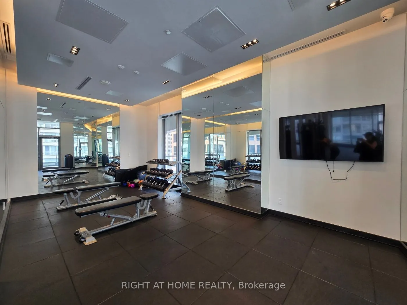 2221 Yonge Street, #902