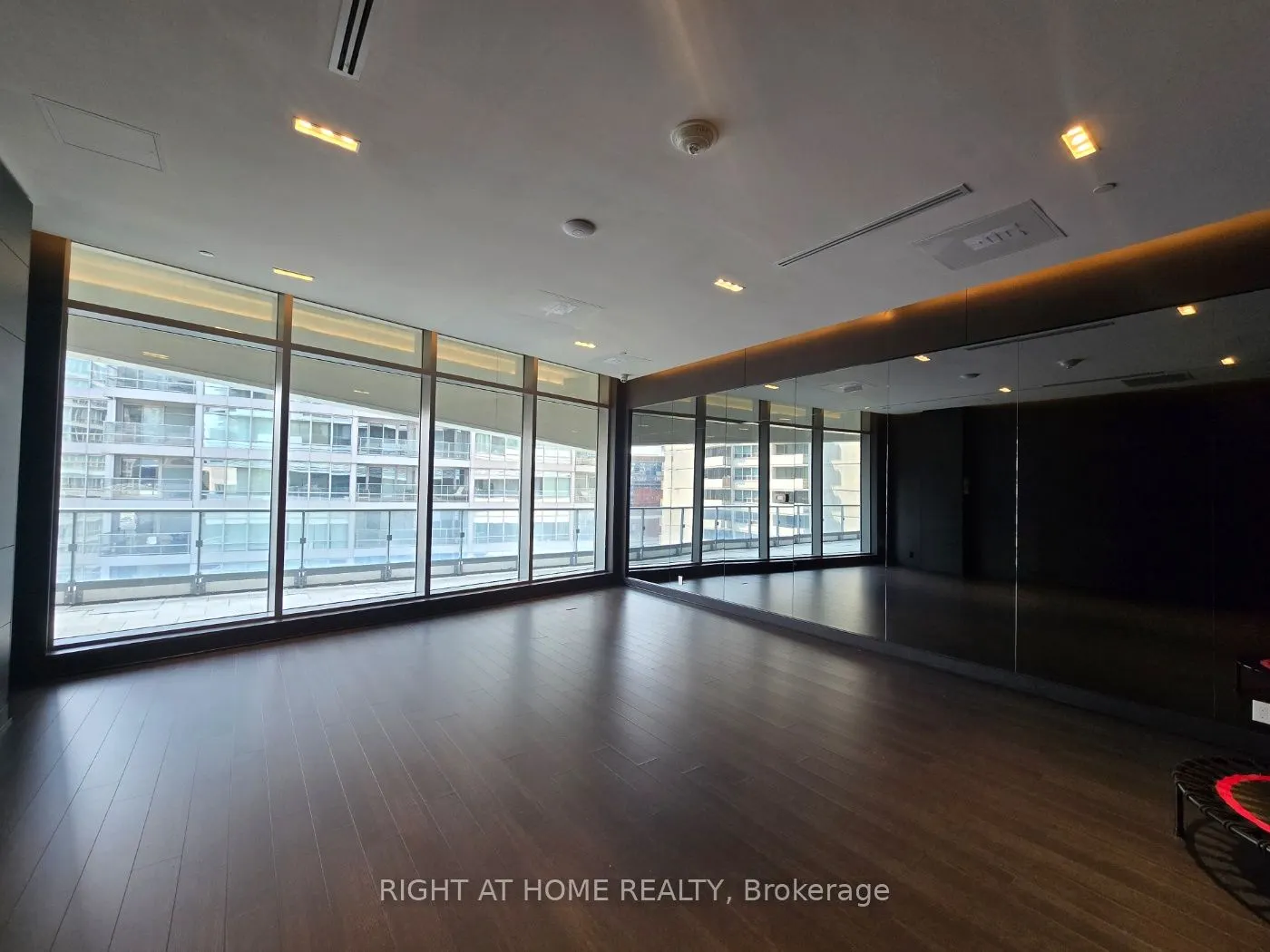 2221 Yonge Street, #902
