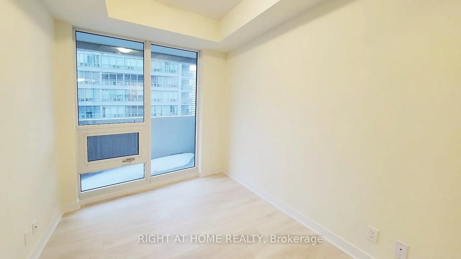 2221 Yonge Street, #902