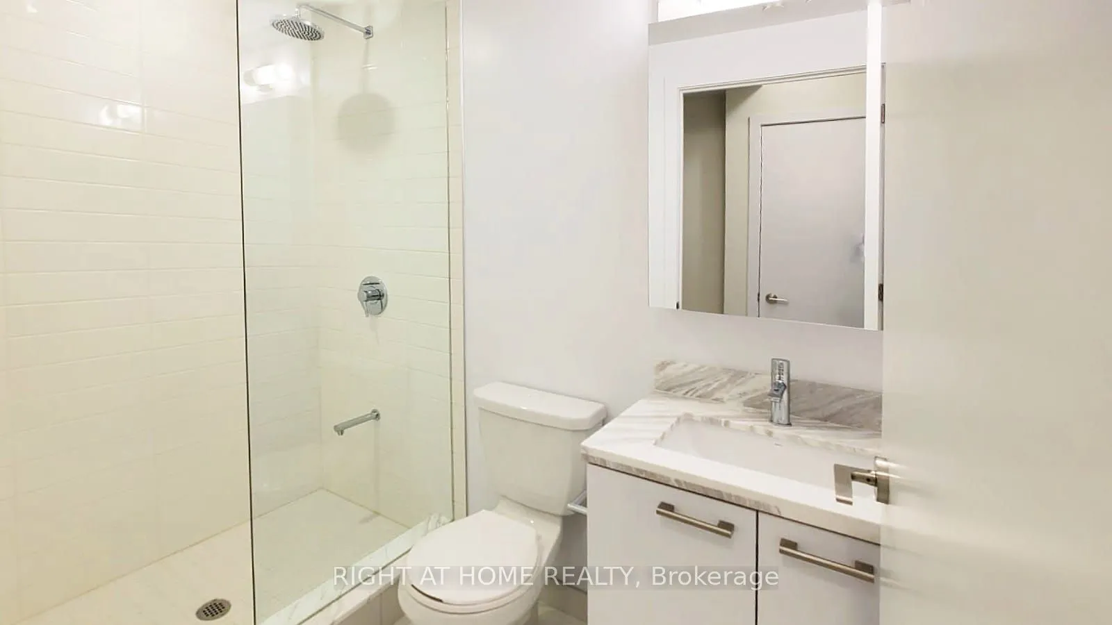 2221 Yonge Street, #902