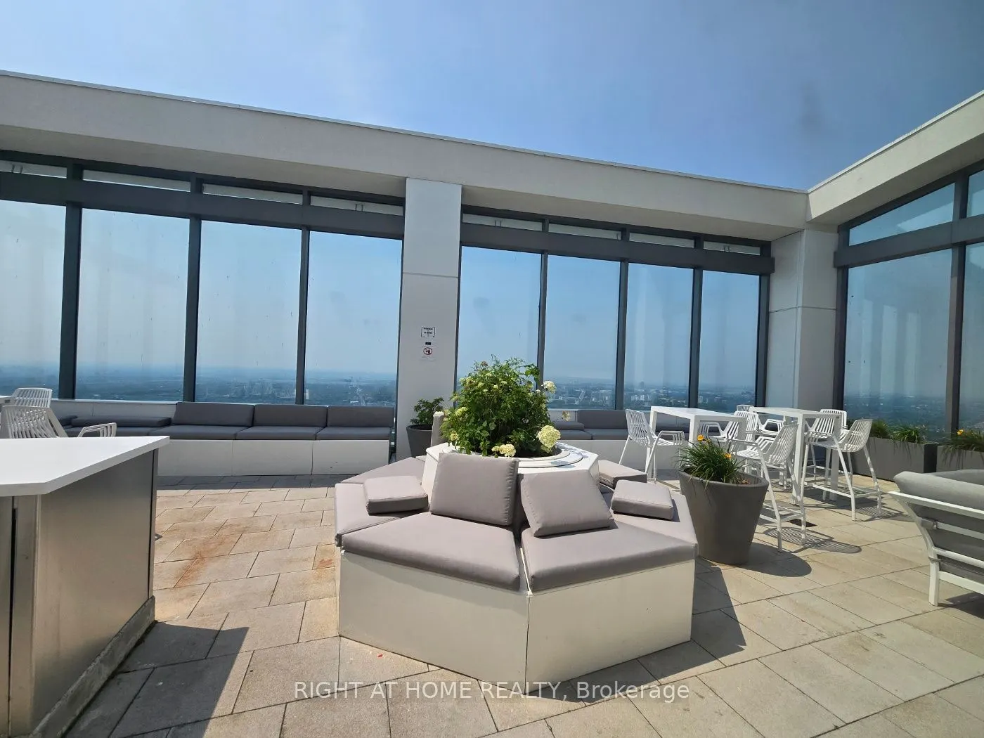 2221 Yonge Street, #902