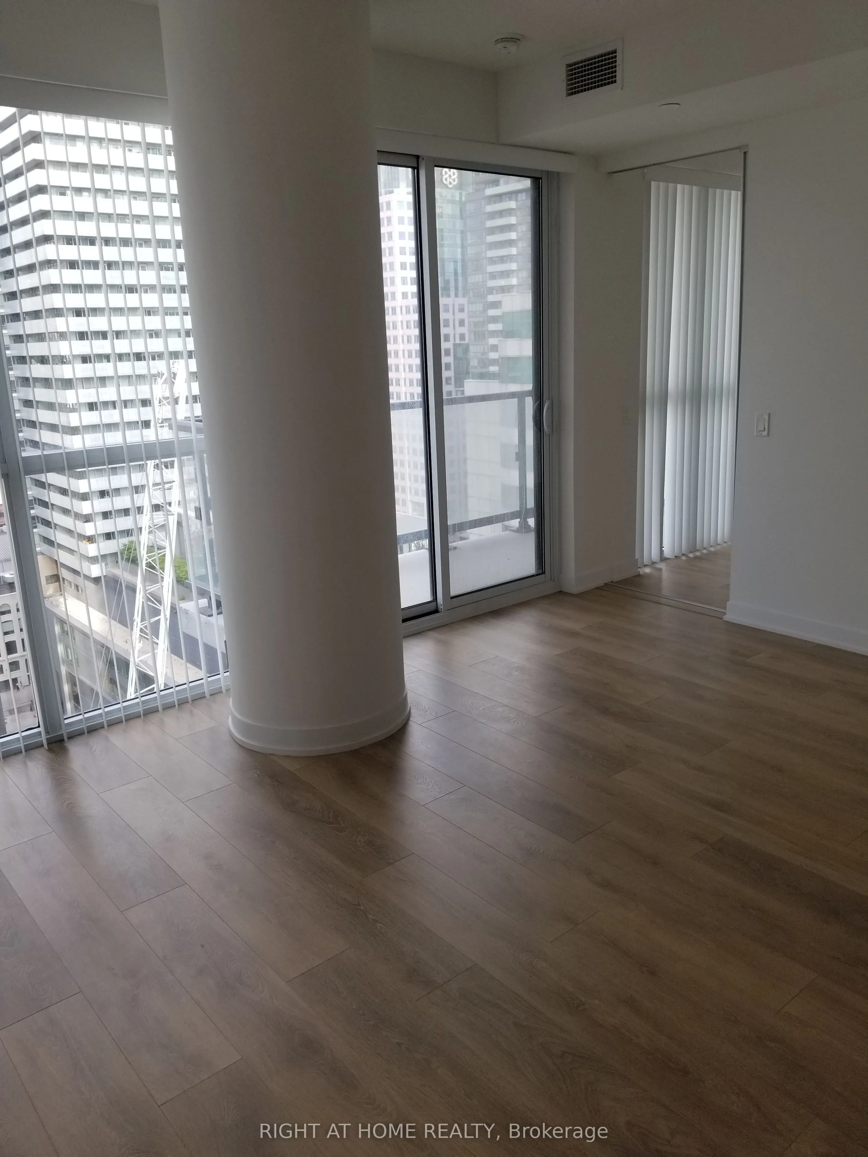 87 Peter Street, #2112