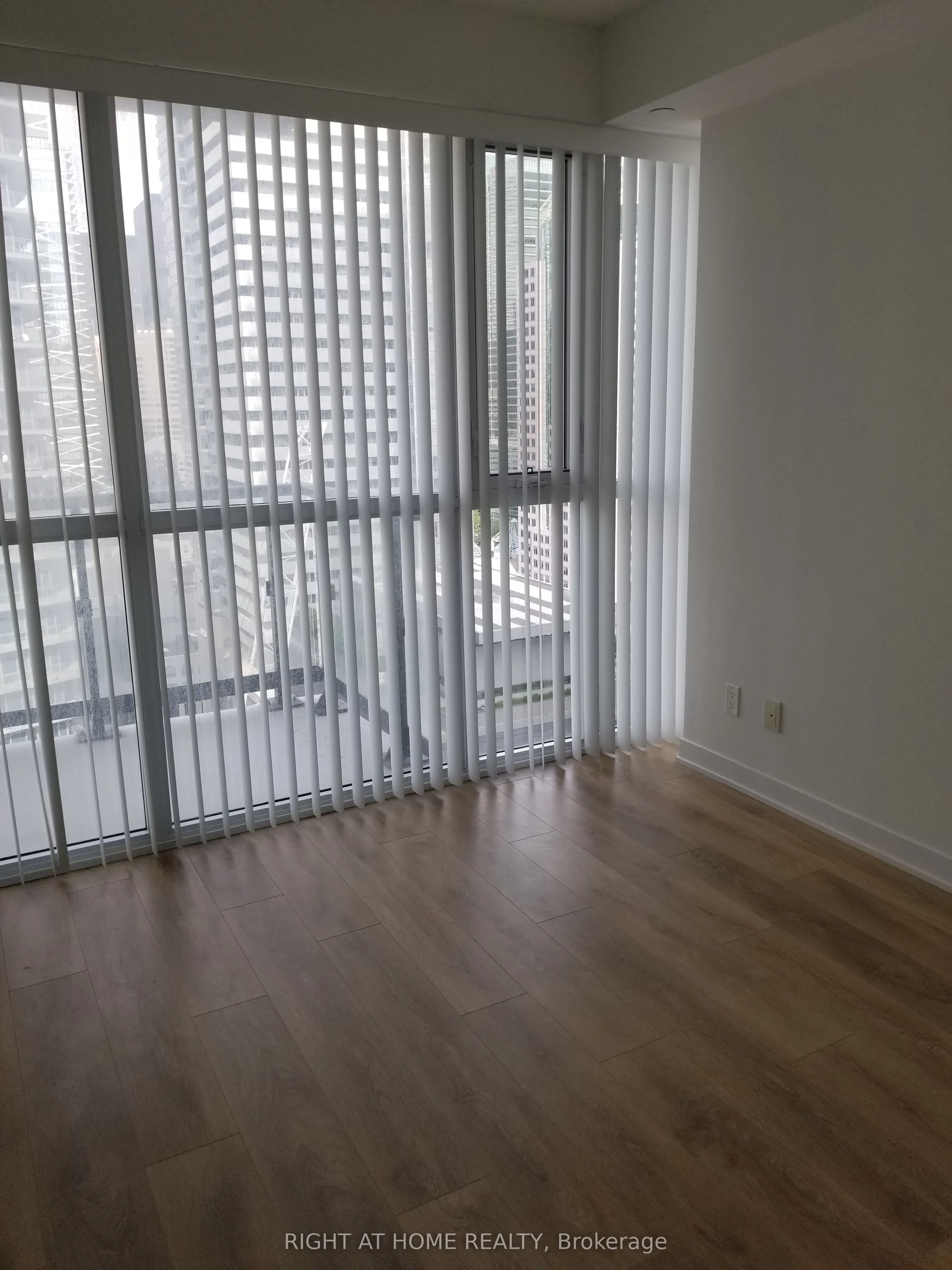 87 Peter Street, #2112