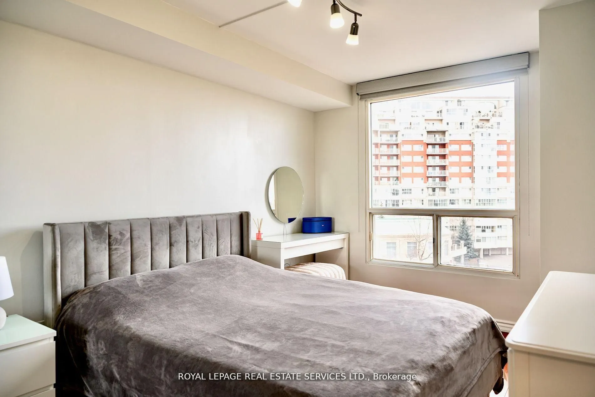 7 Concorde Place, #212