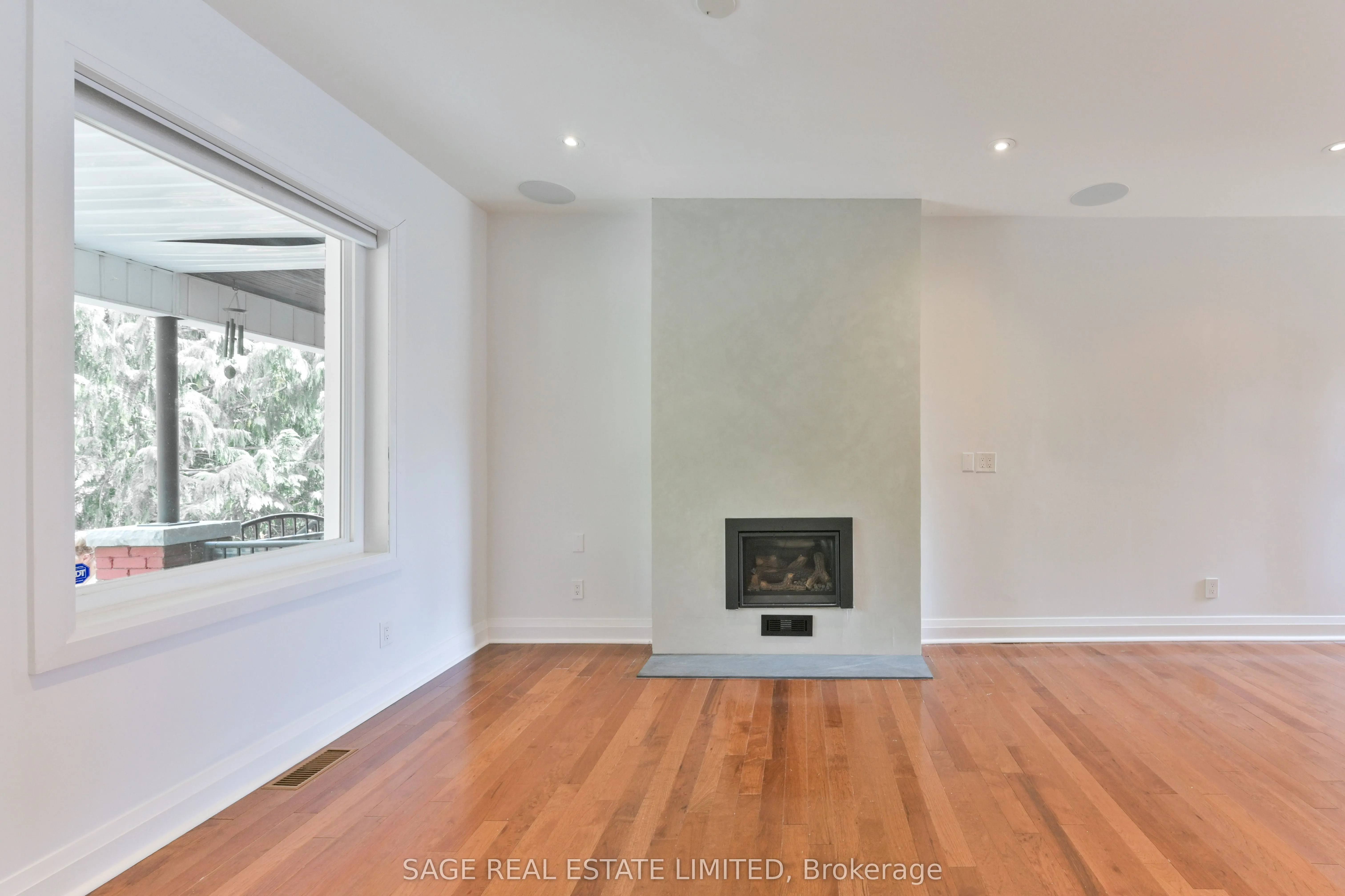 498 Crawford Street