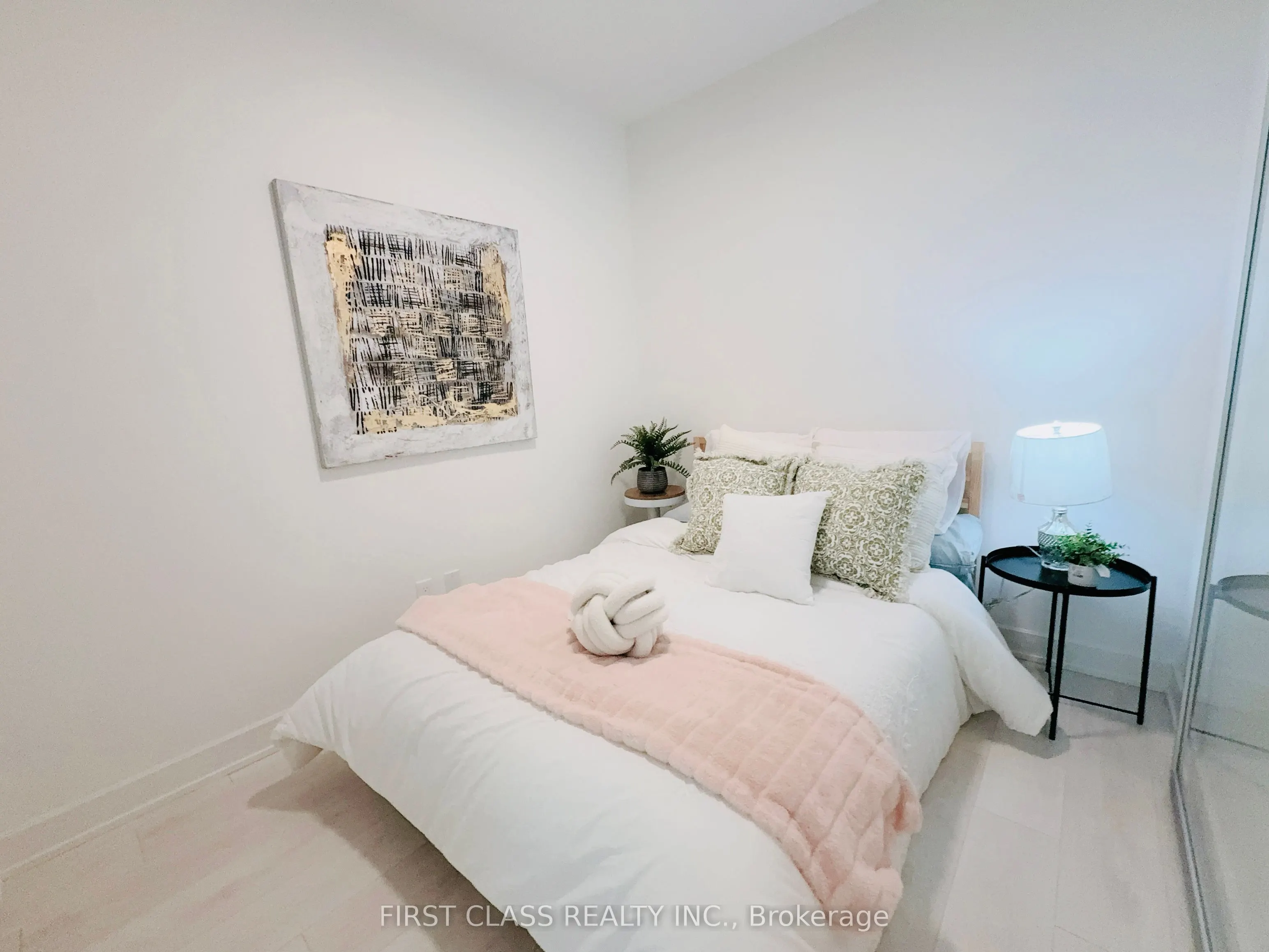 15 Mercer Street, #806