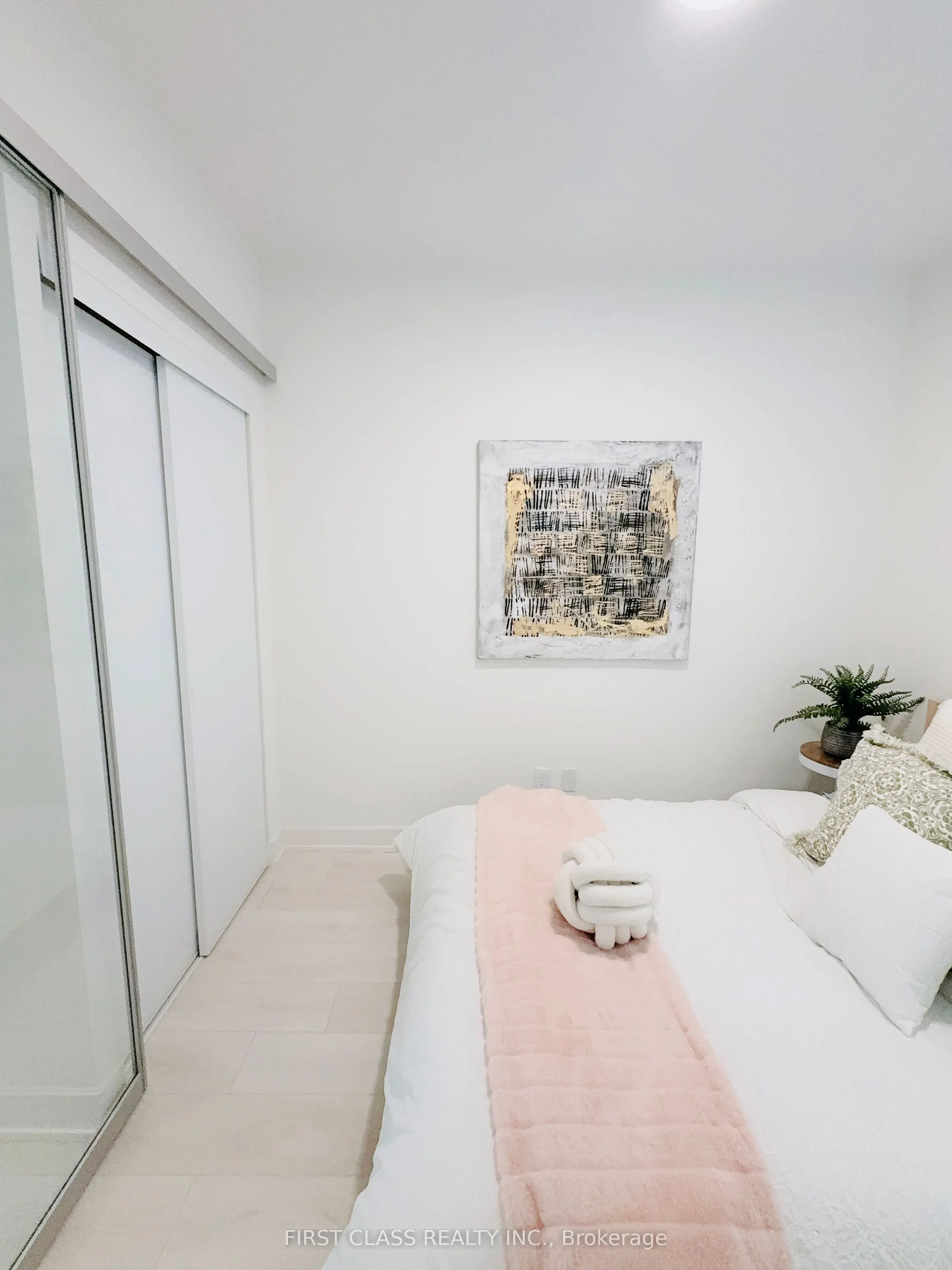 15 Mercer Street, #806