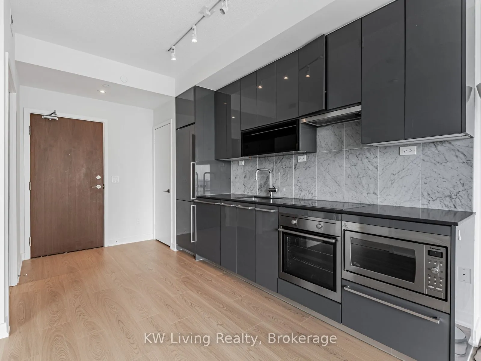 115 McMahon Drive, #2806