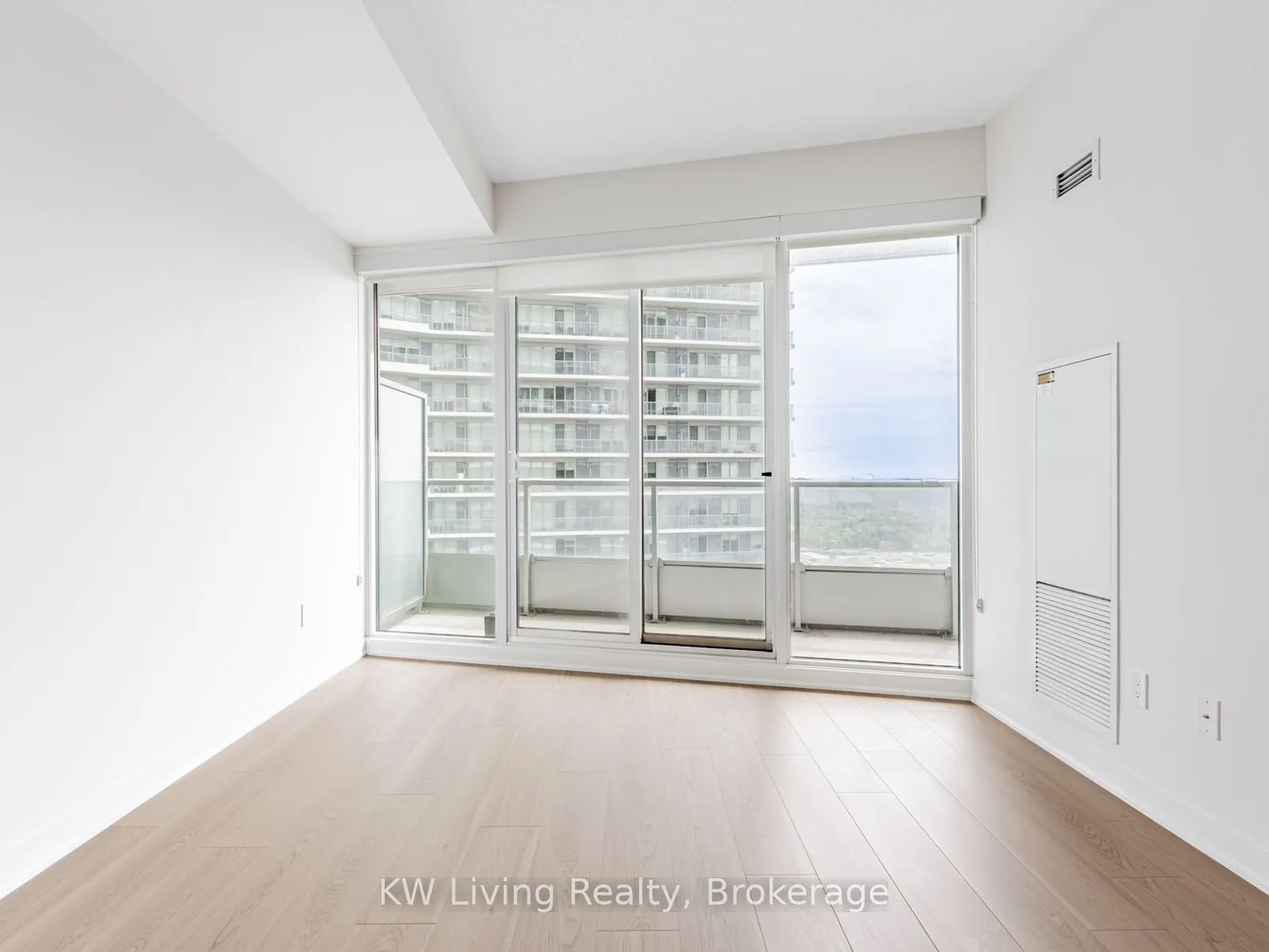 115 McMahon Drive, #2806