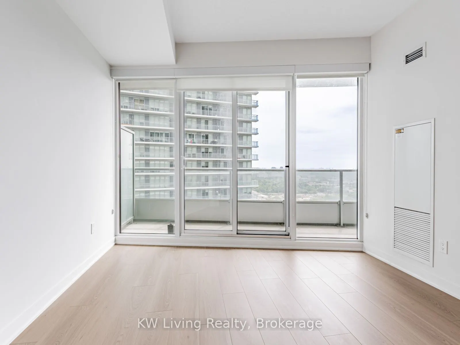 115 McMahon Drive, #2806
