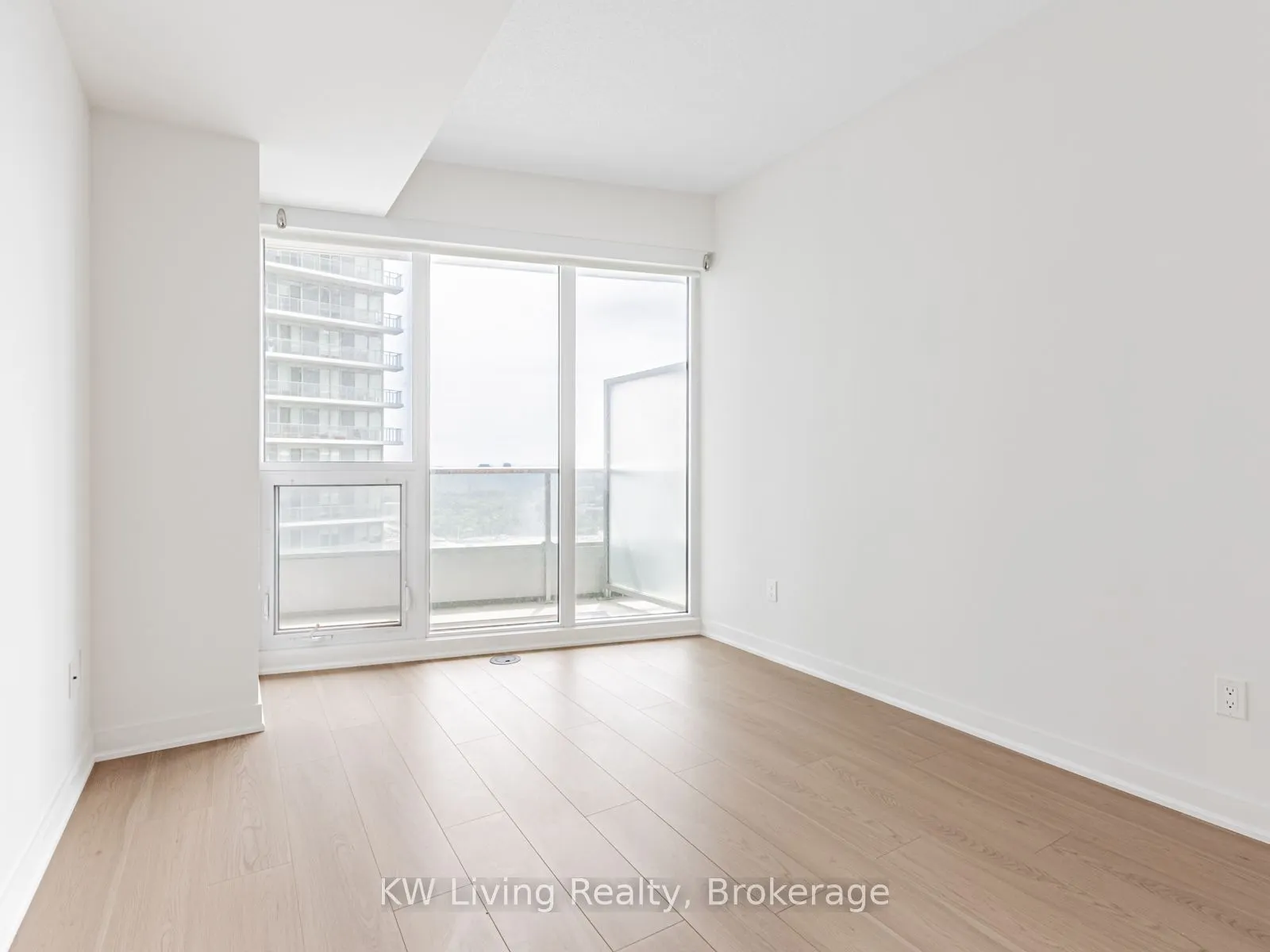 115 McMahon Drive, #2806