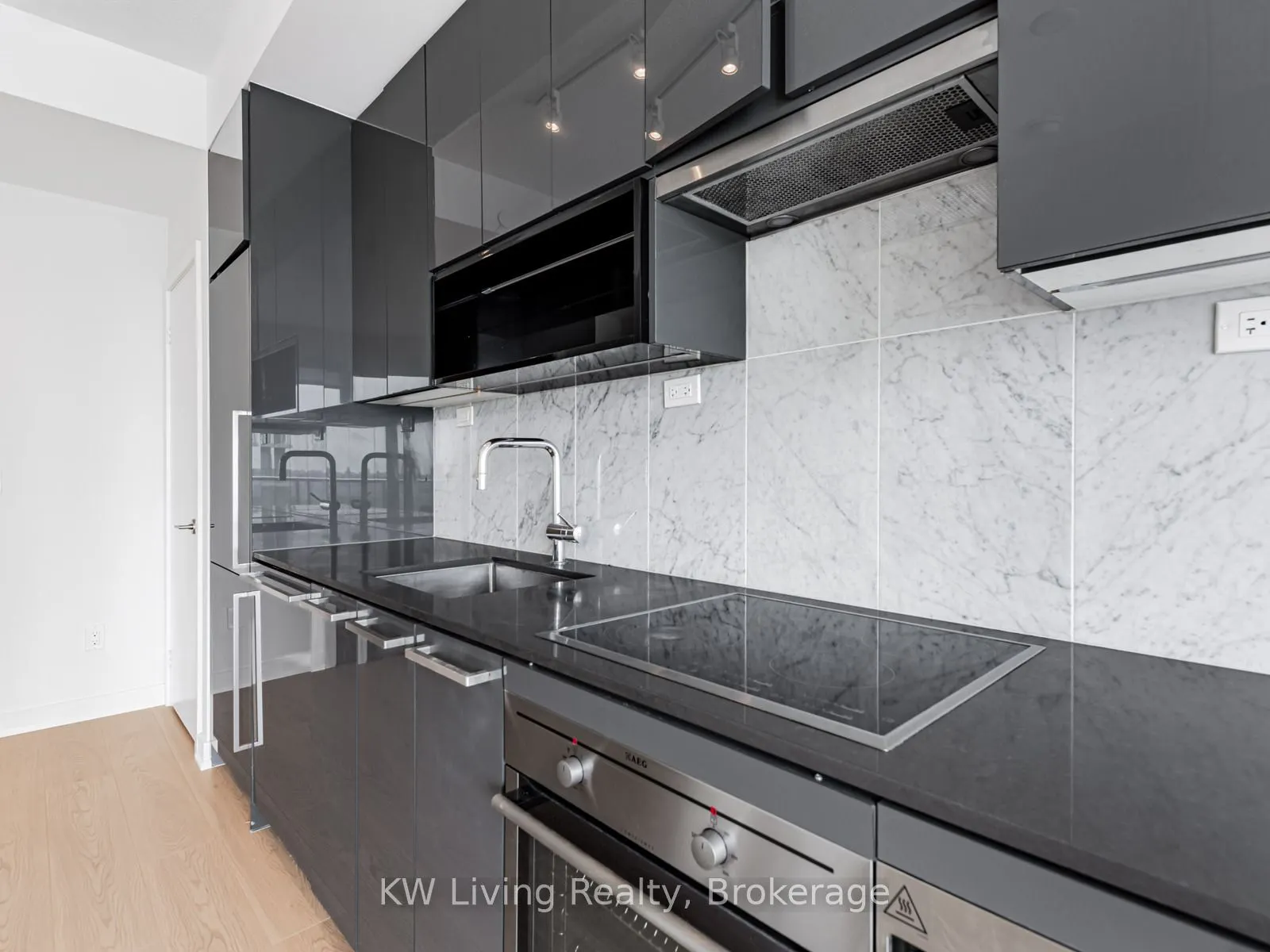 115 McMahon Drive, #2806