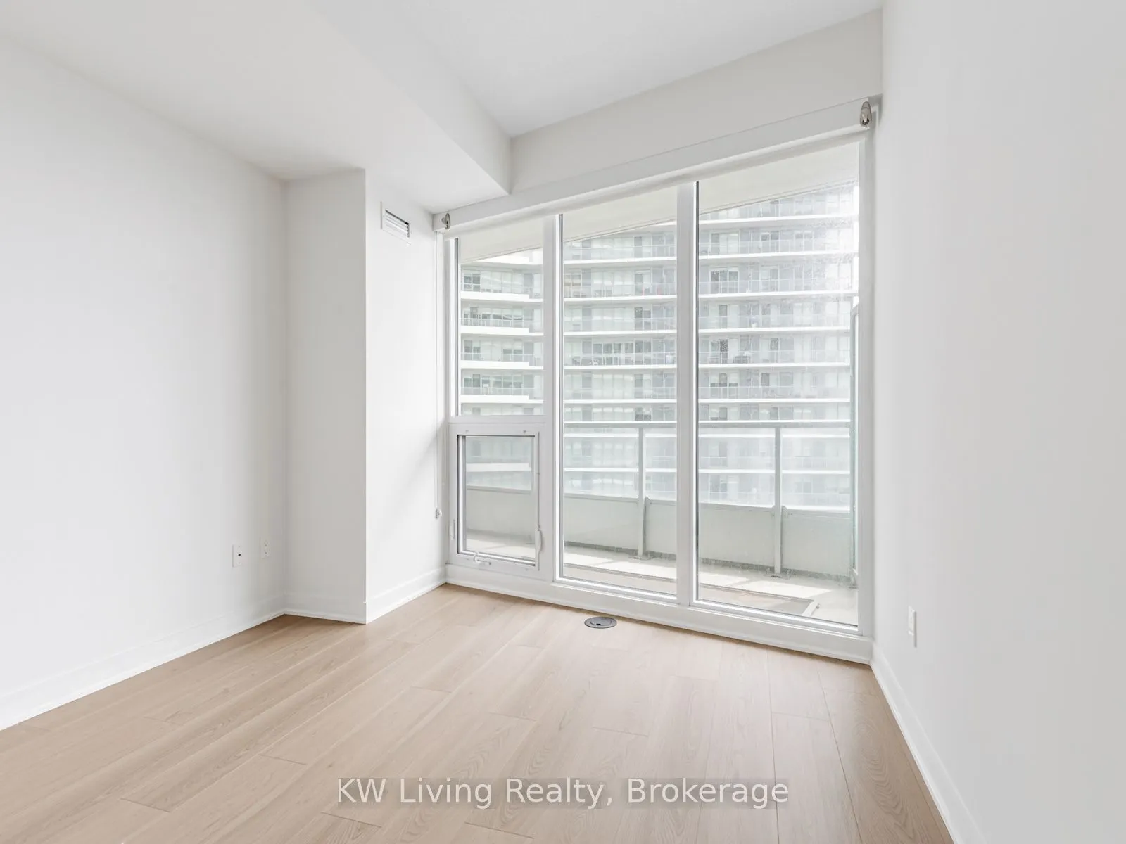115 McMahon Drive, #2806