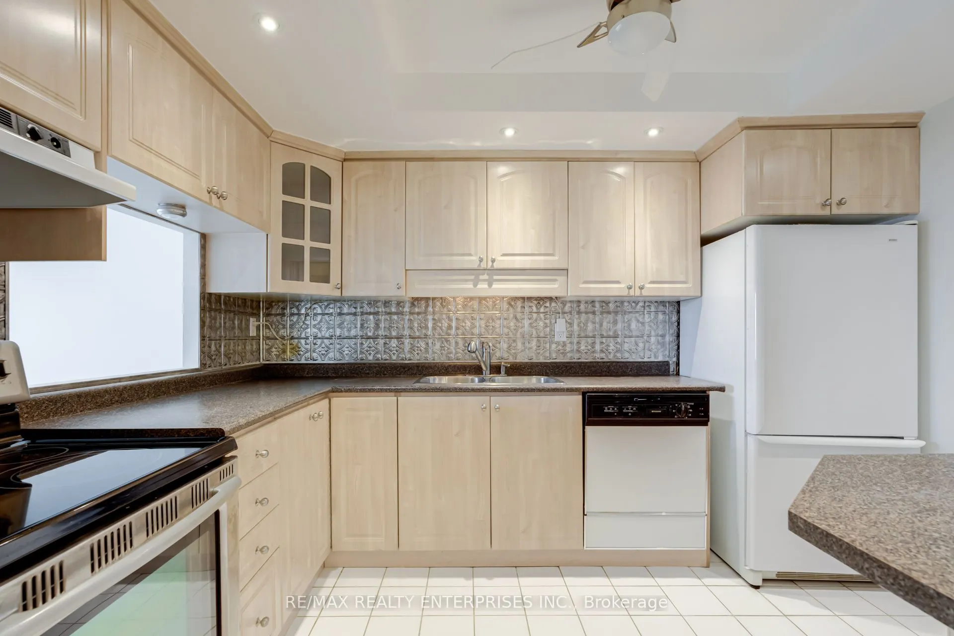 55 Skymark Drive, #205