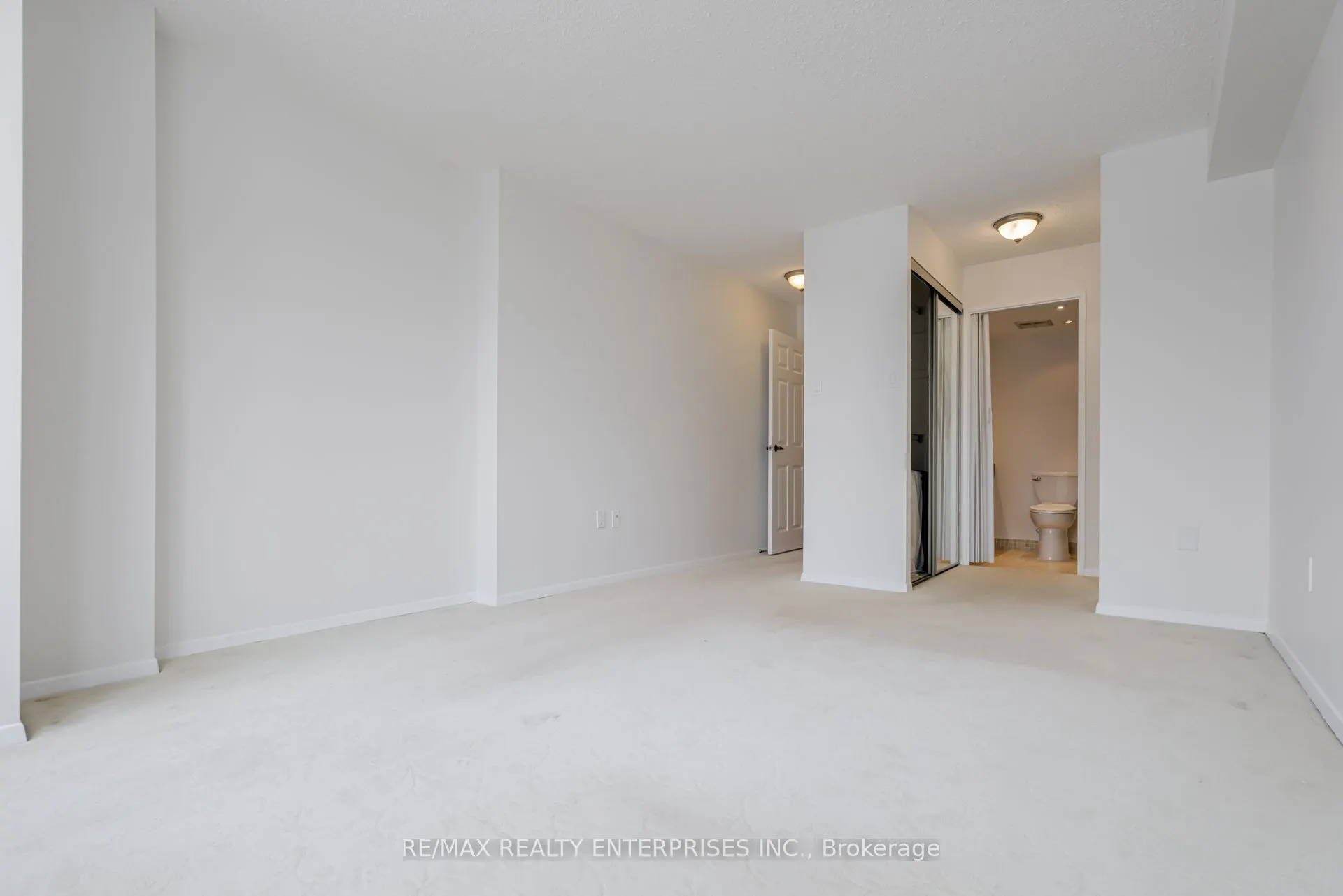 55 Skymark Drive, #205