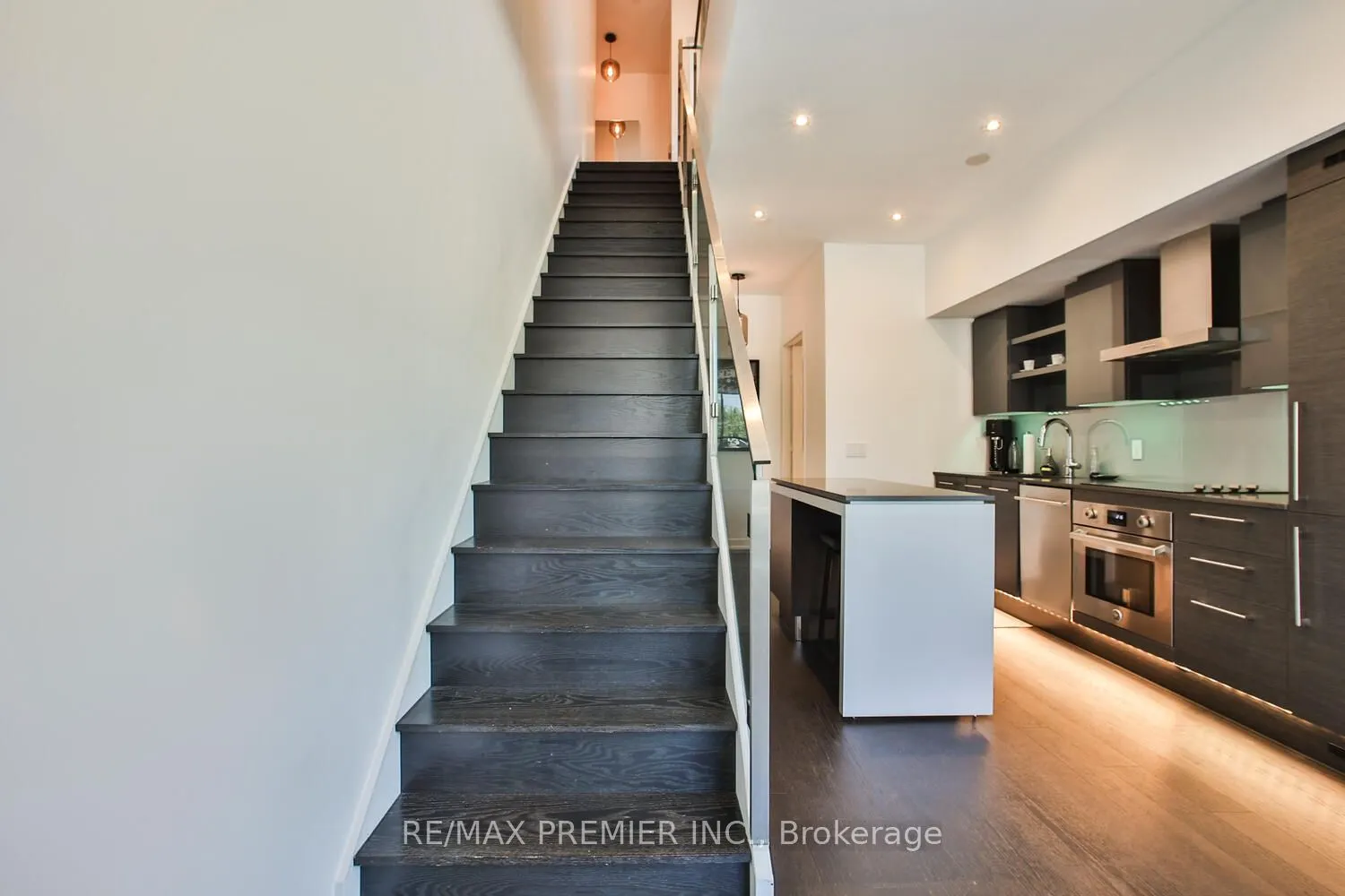 1030 King Street W, #106