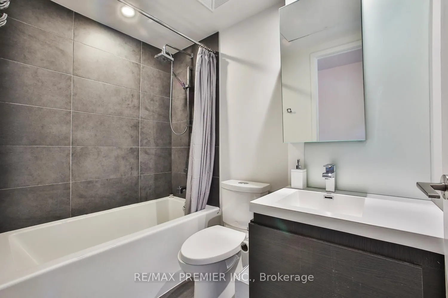 1030 King Street W, #106