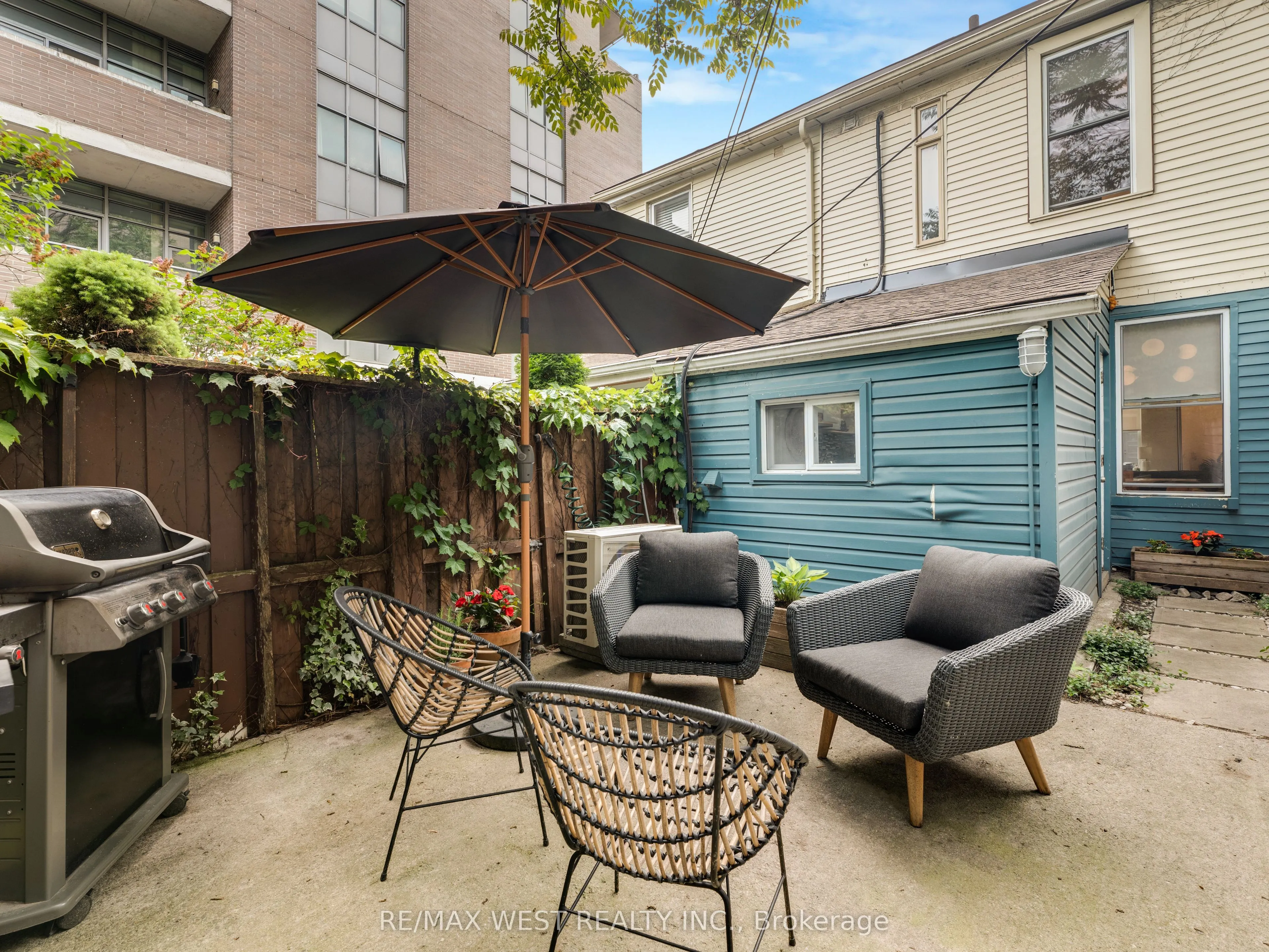 553 King Street E