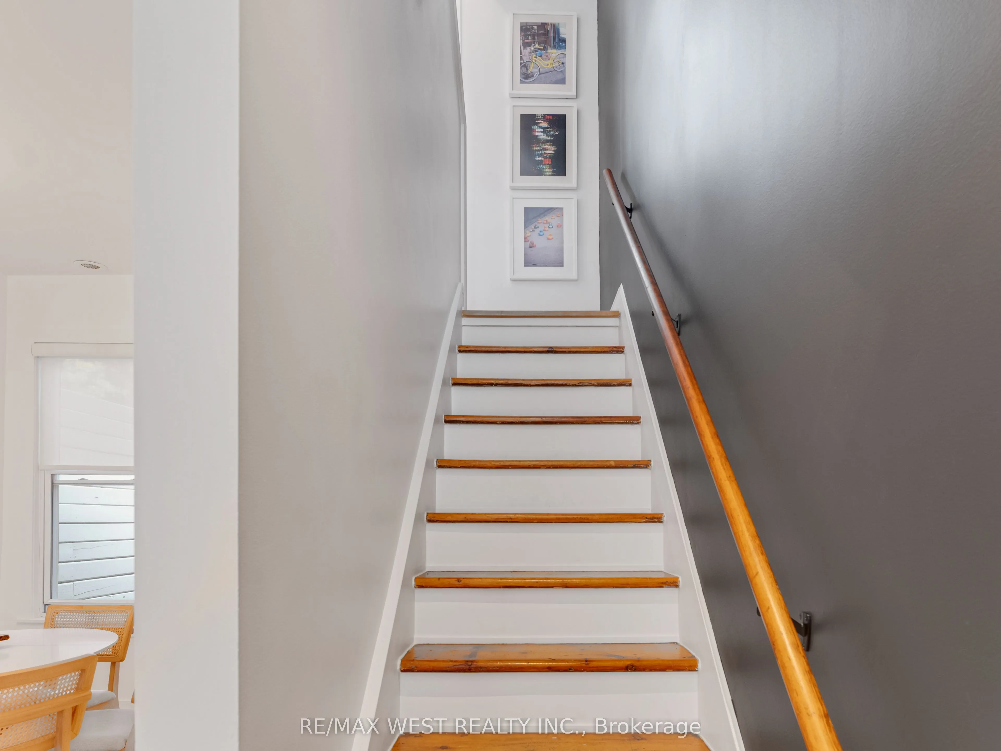 553 King Street E