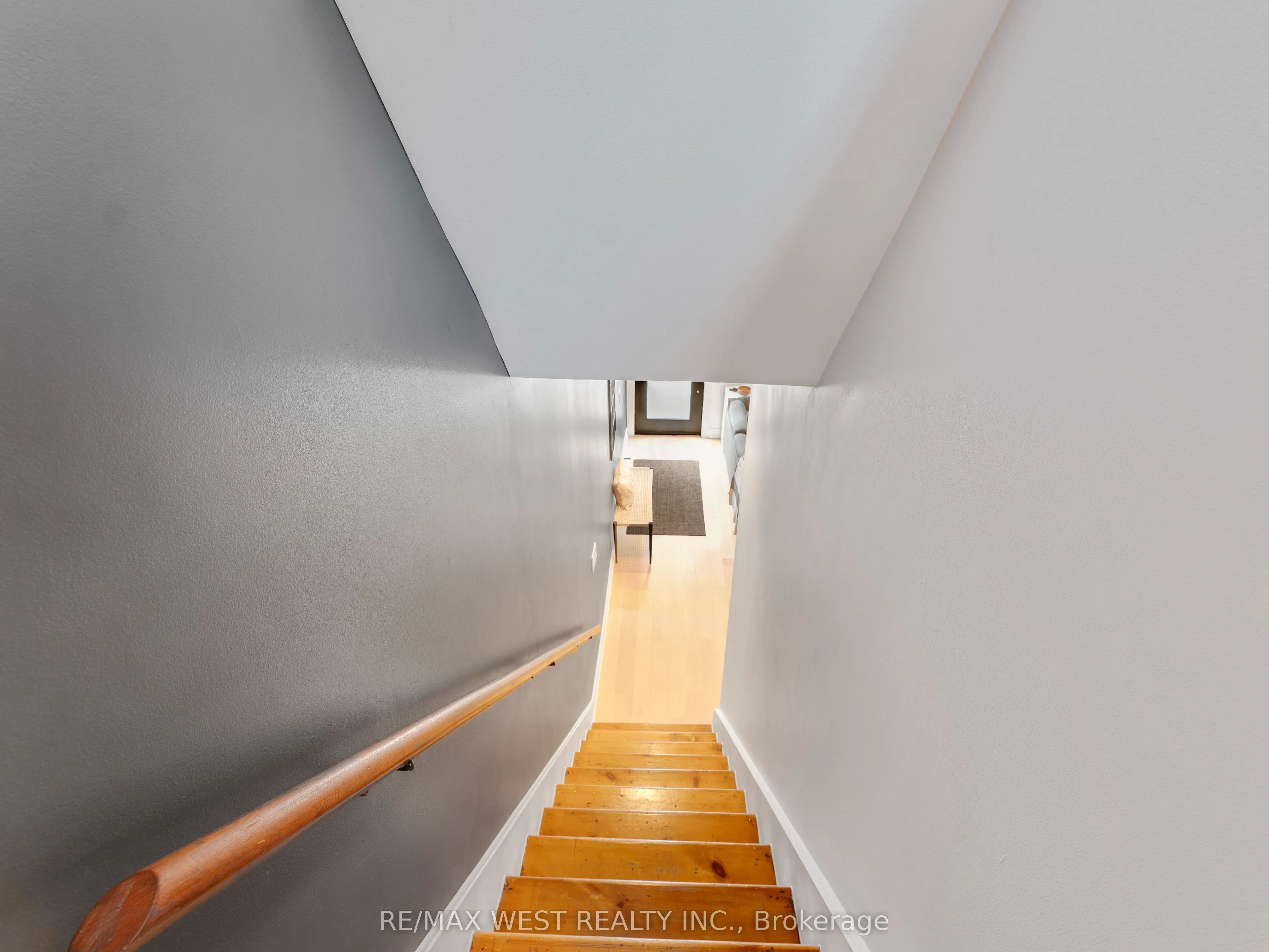 553 King Street E