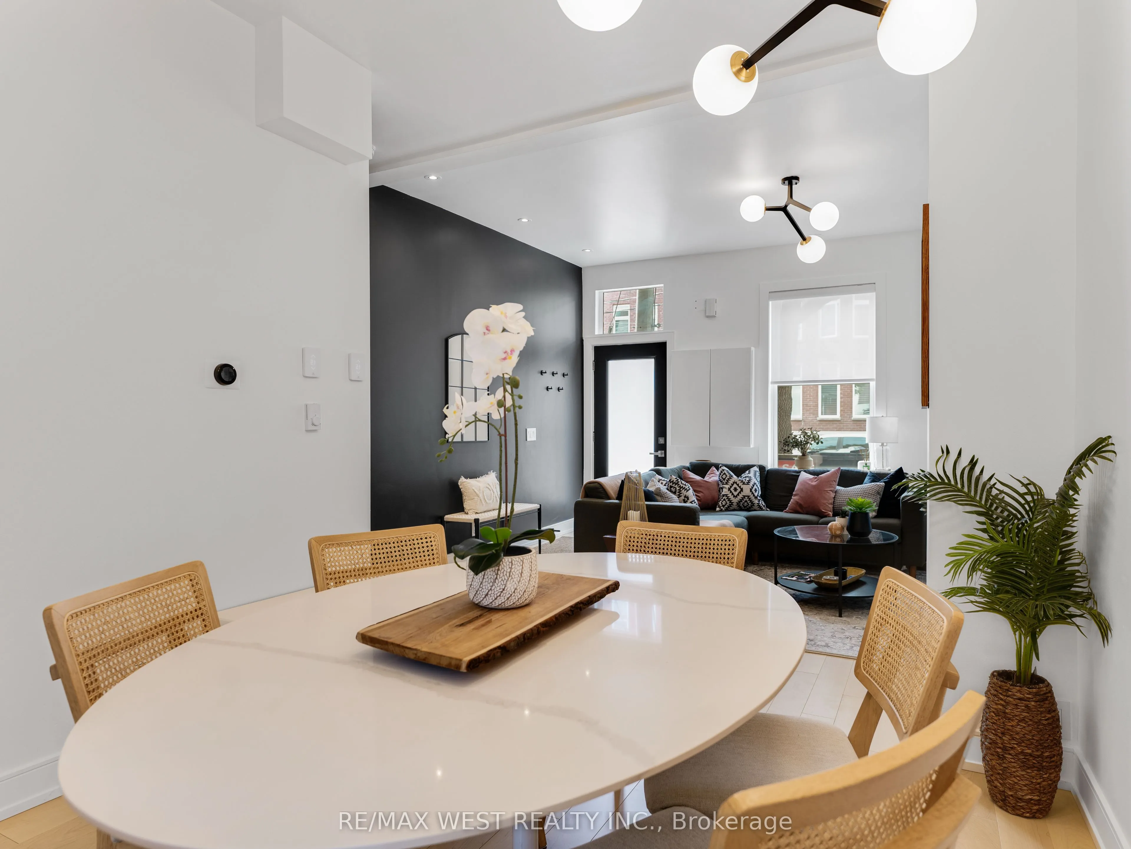 553 King Street E