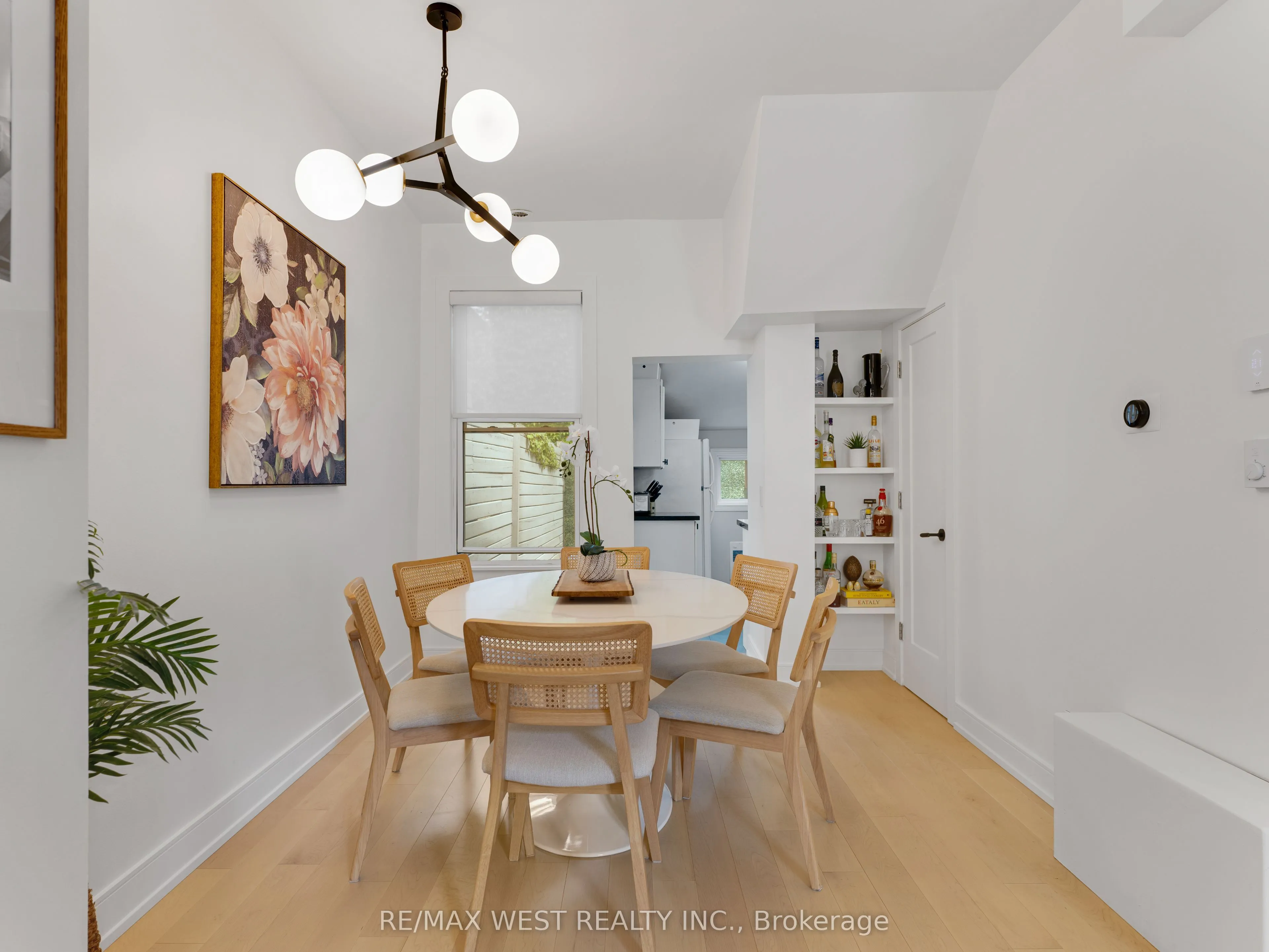 553 King Street E
